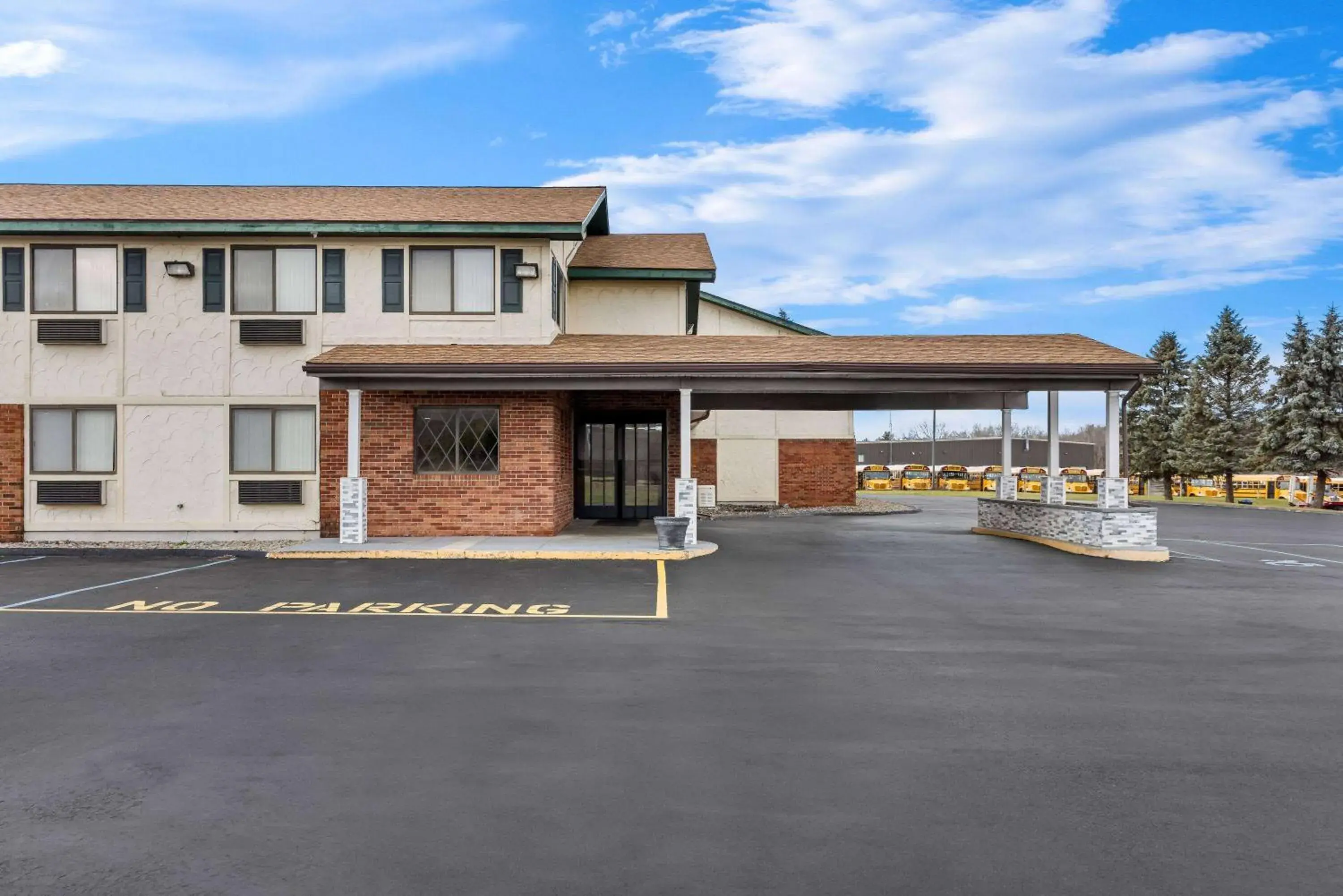 Property building in Super 8 by Wyndham Amsterdam Property building in Super 8 by Wyndham Amsterdam