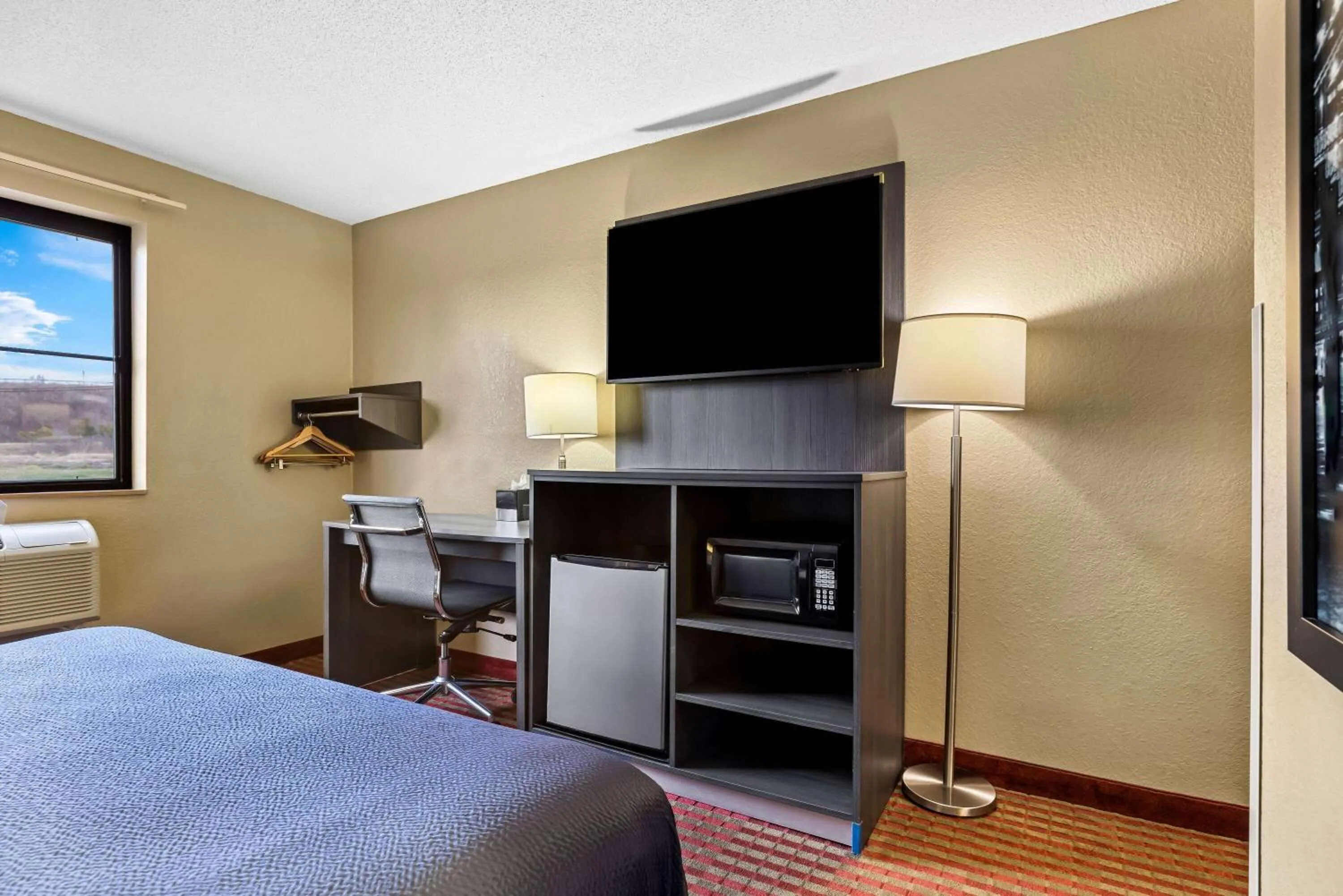 Bed in Super 8 by Wyndham Amsterdam