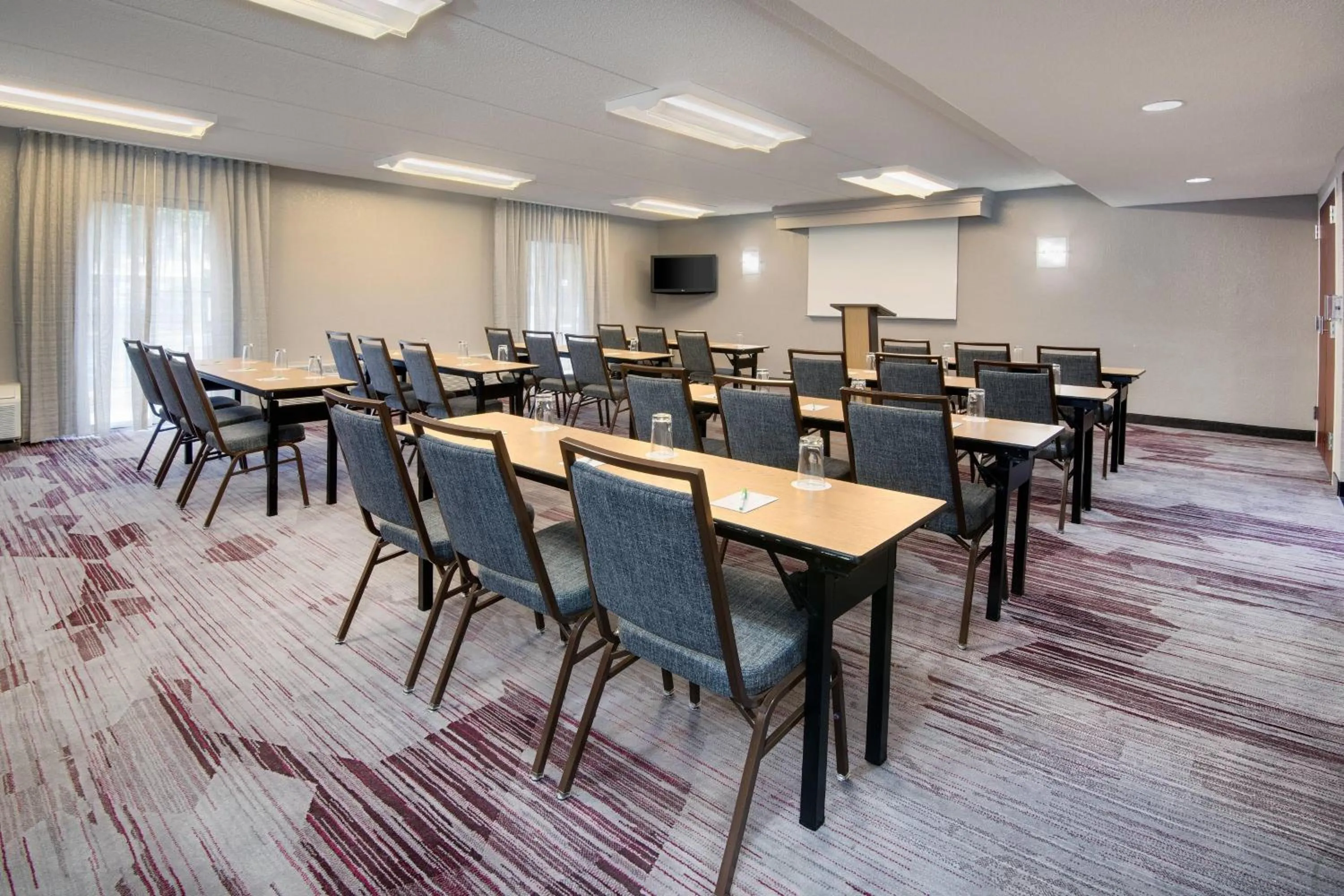 Meeting/conference room in Courtyard by Marriott Savannah Midtown