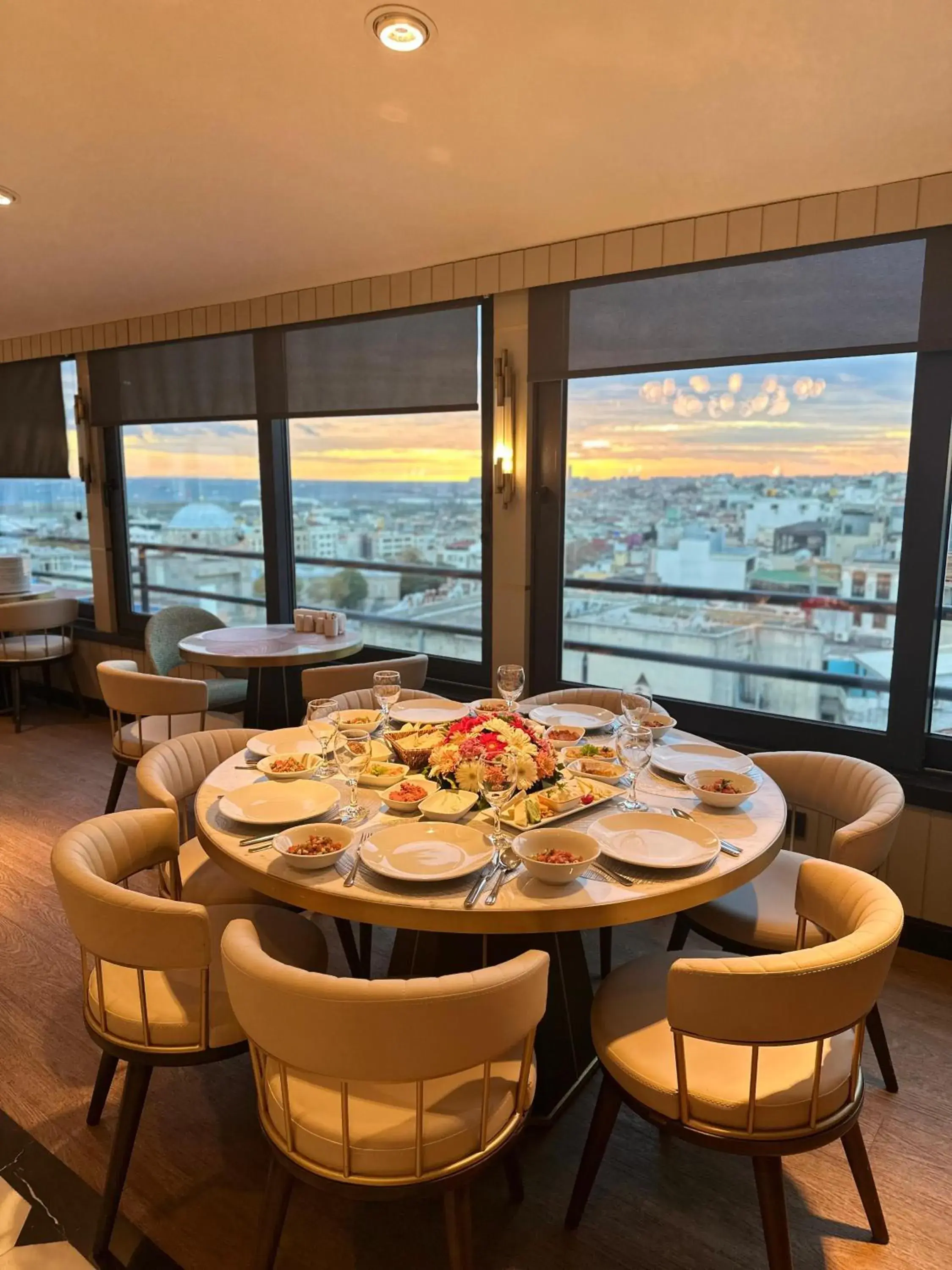 Restaurant/places to eat in AHC Old City Hotel Restaurant/places to eat in AHC Old City Hotel