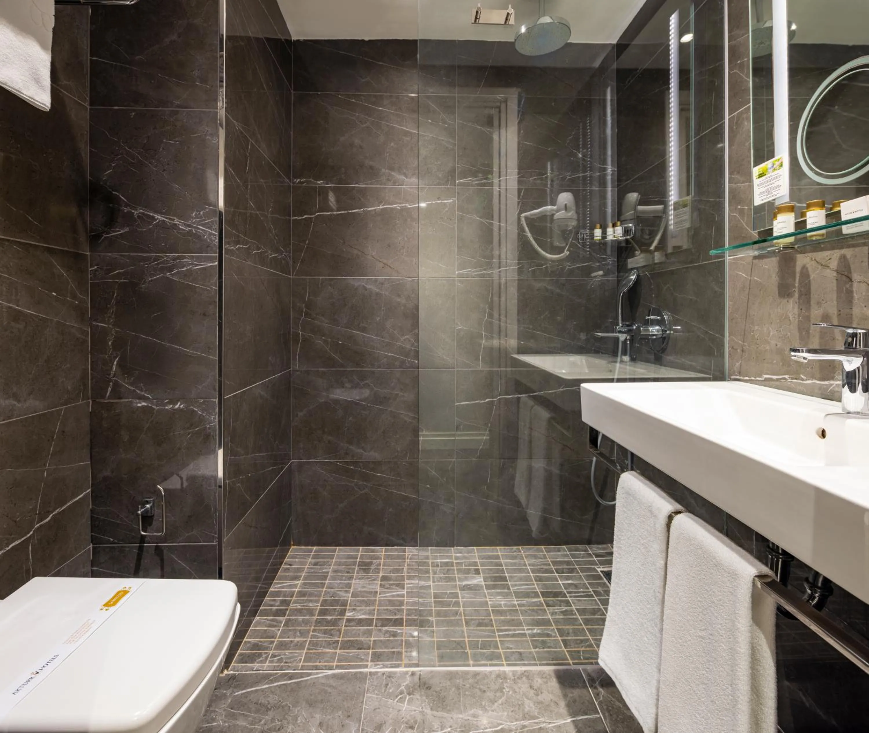 Shower in AHC Old City Hotel