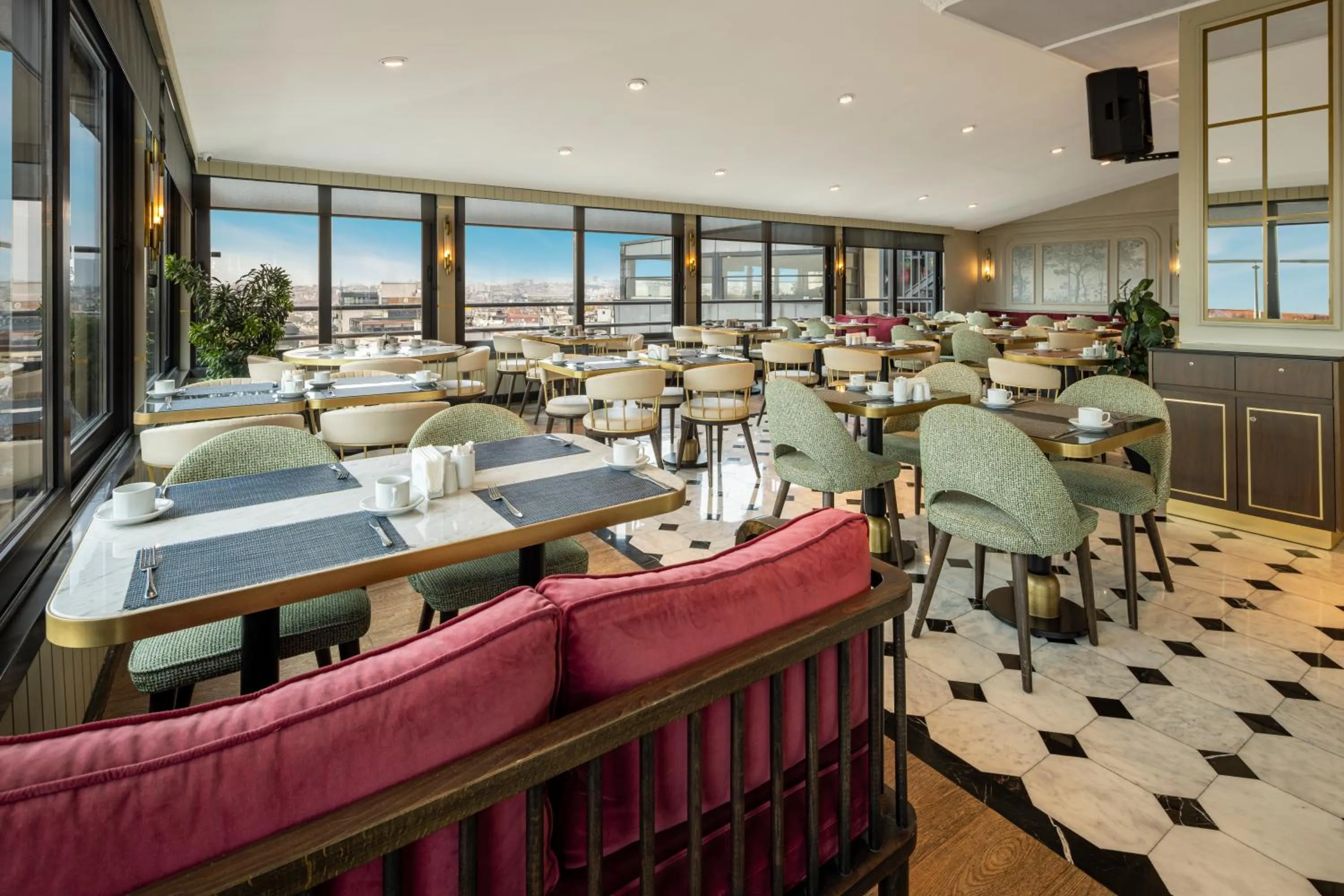 Restaurant/places to eat in AHC Old City Hotel