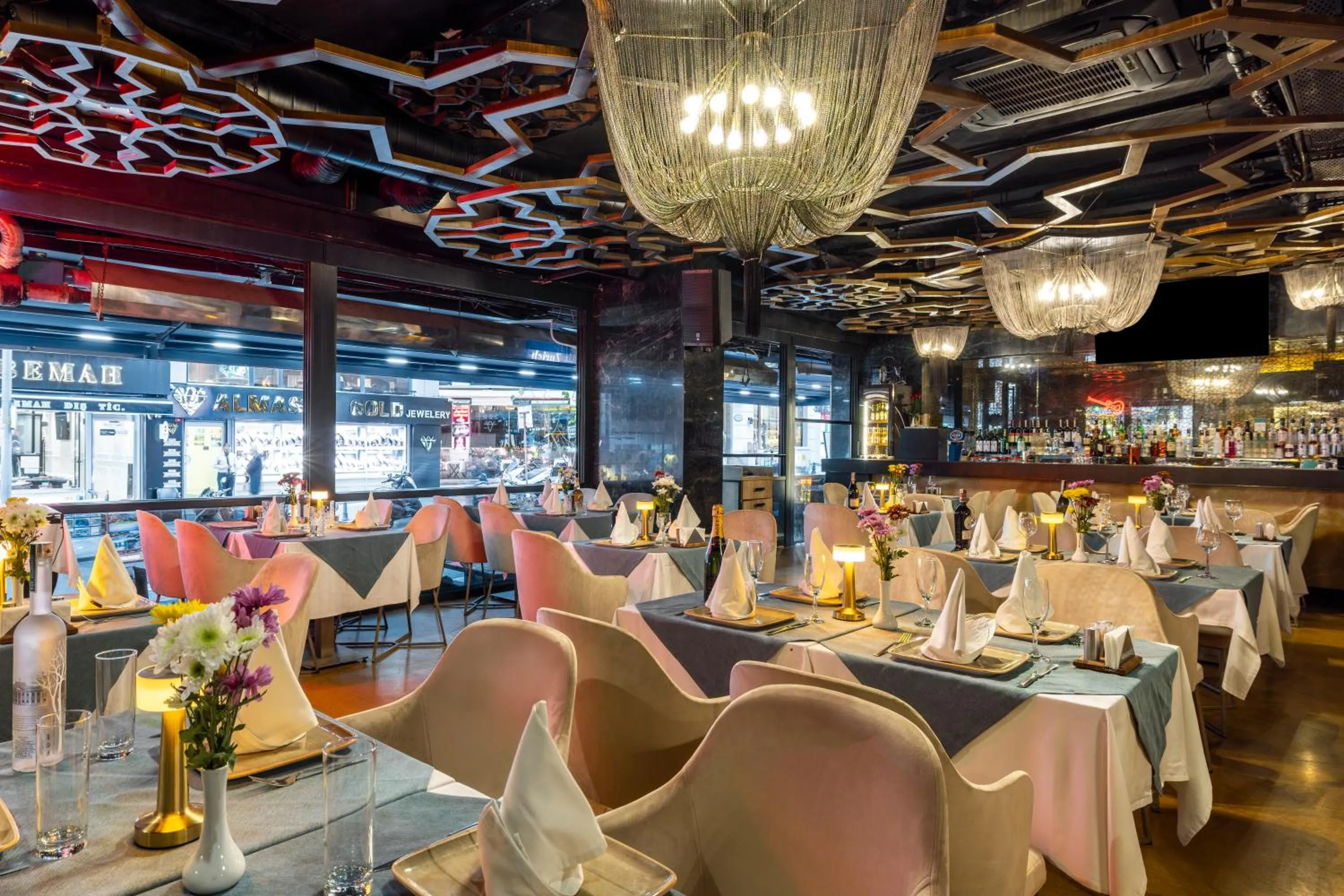 Restaurant/places to eat in AHC Old City Hotel