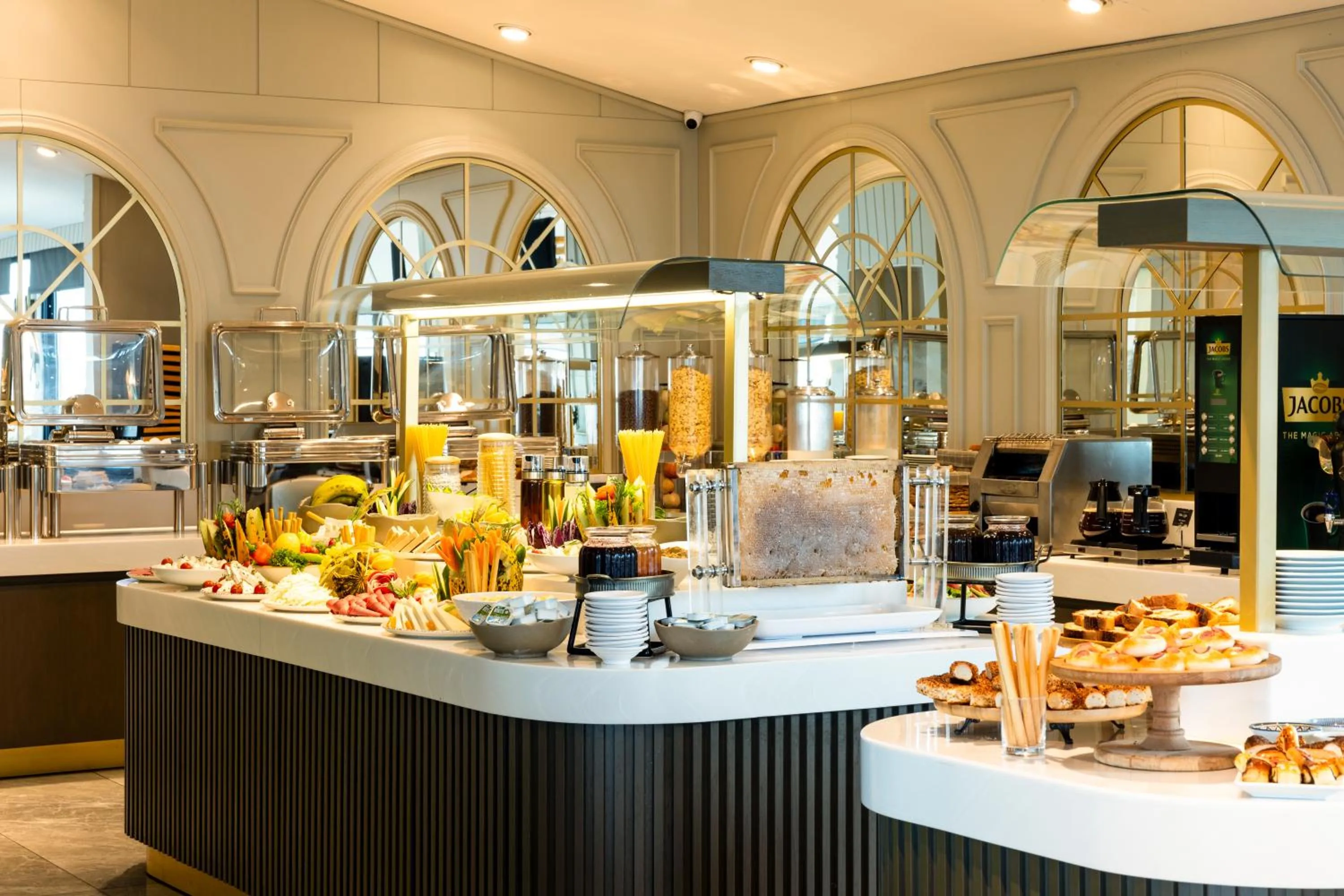 Restaurant/places to eat in AHC Old City Hotel