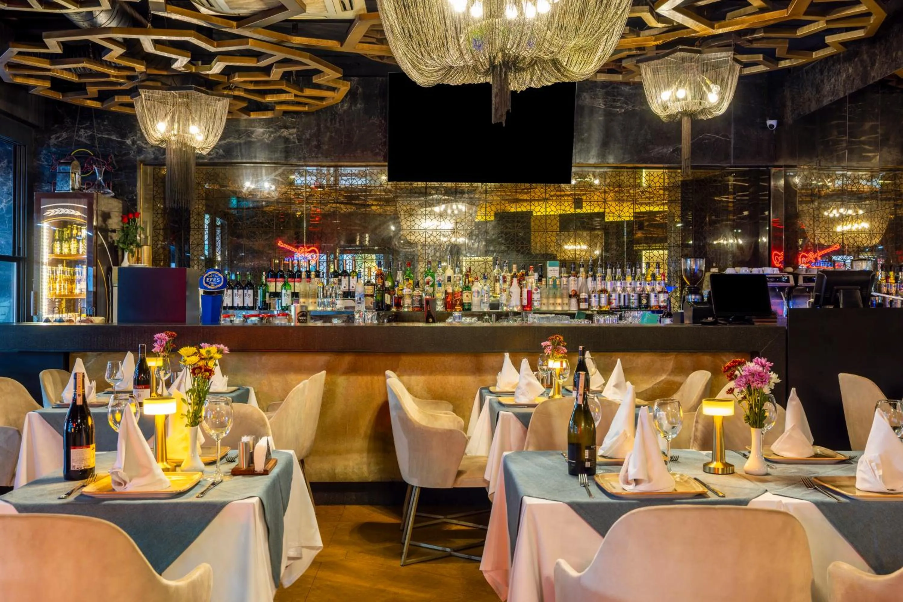 Restaurant/places to eat in AHC Old City Hotel