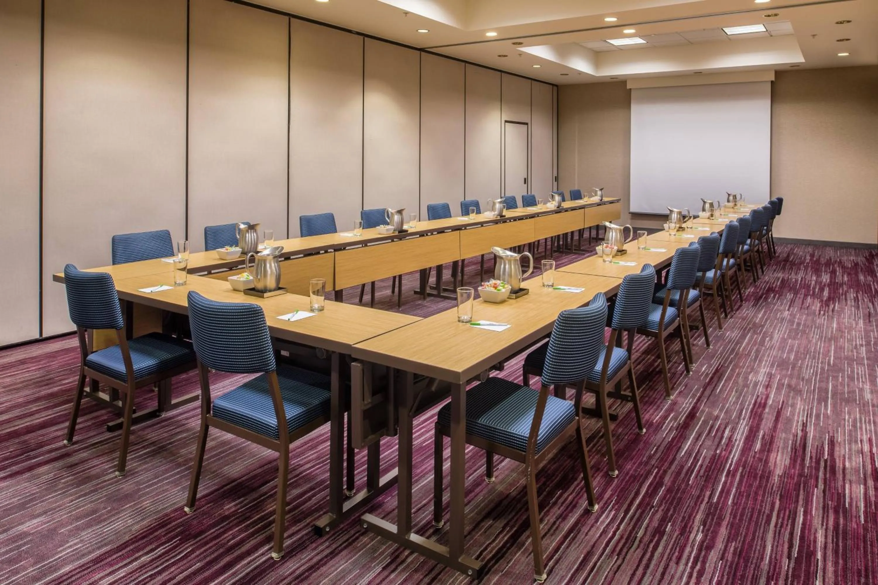 Meeting/conference room in Courtyard by Marriott Seattle Federal Way