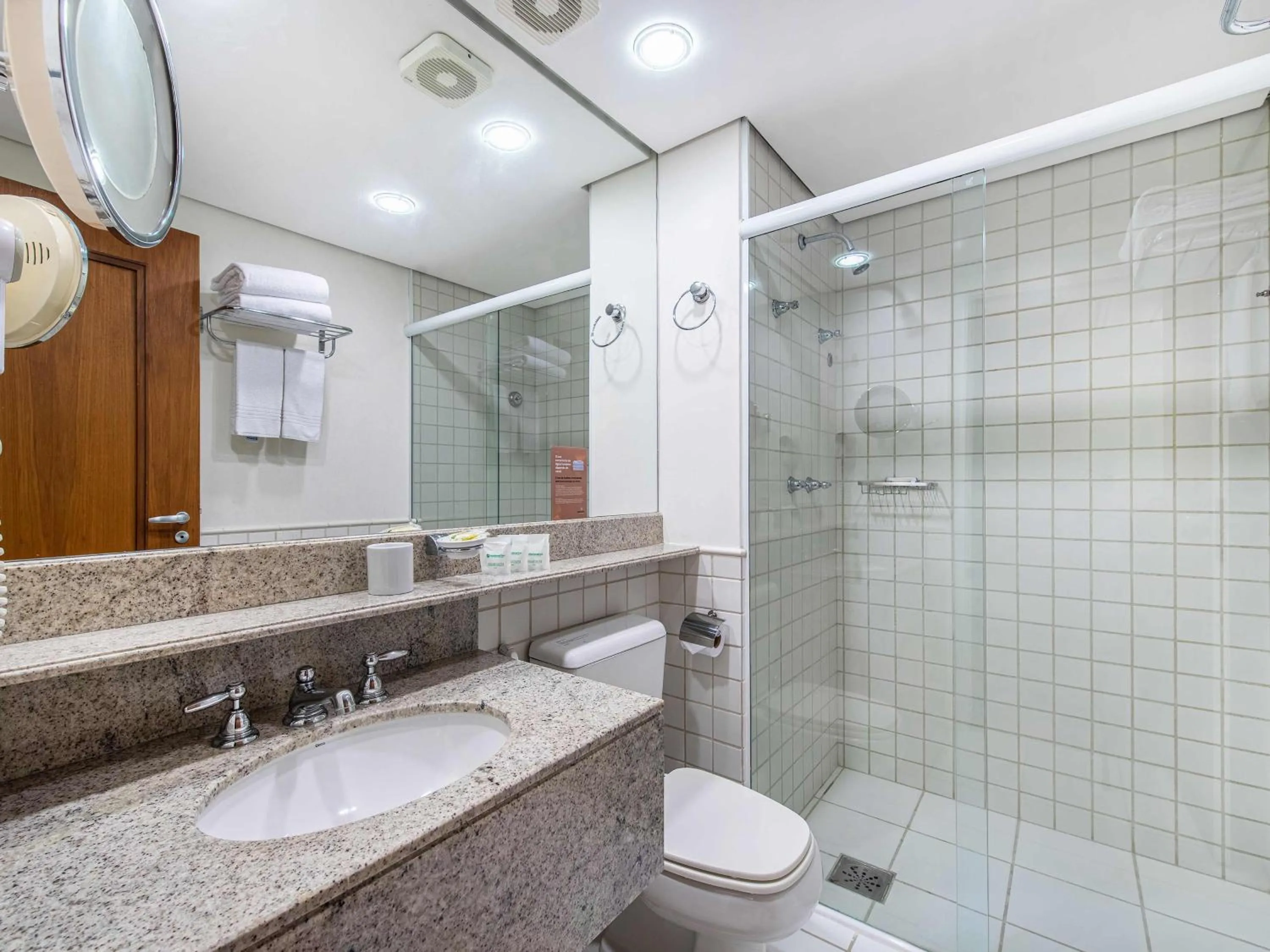 Bathroom in Hotel Cassino Tower Campinas Cambuí By Nacional Inn