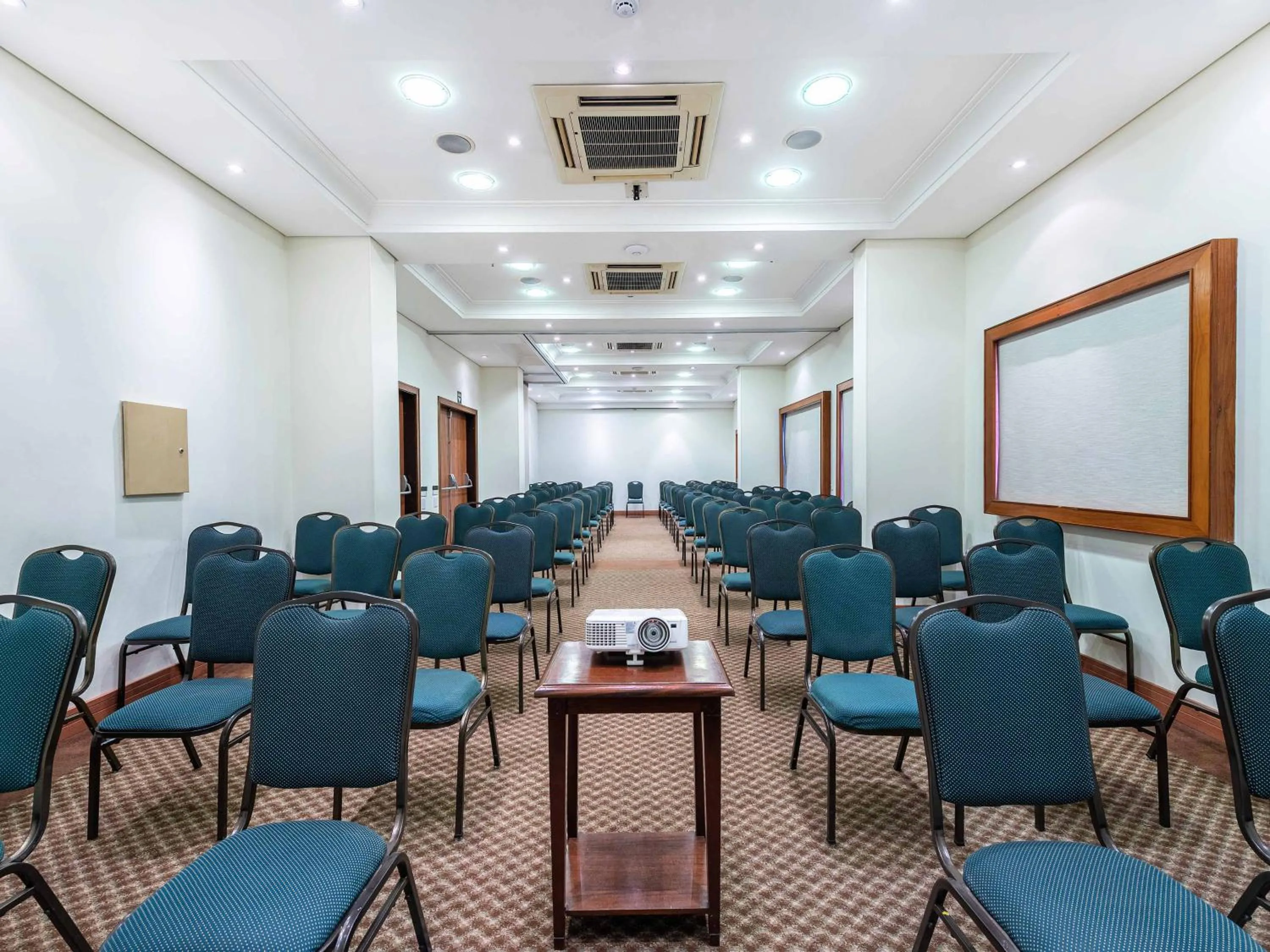 Meeting/conference room in Hotel Cassino Tower Campinas Cambuí By Nacional Inn