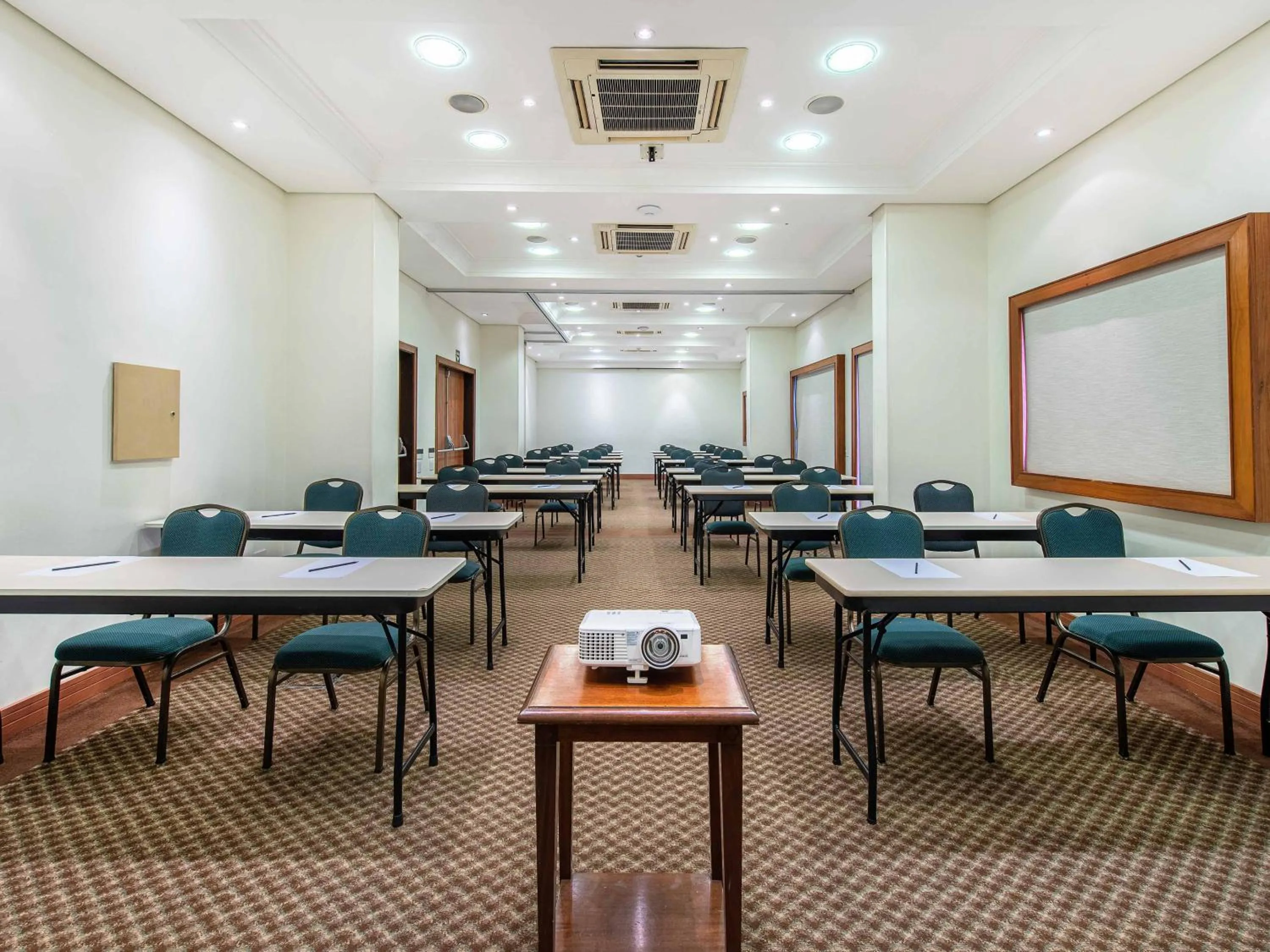 Meeting/conference room in Hotel Cassino Tower Campinas Cambuí By Nacional Inn