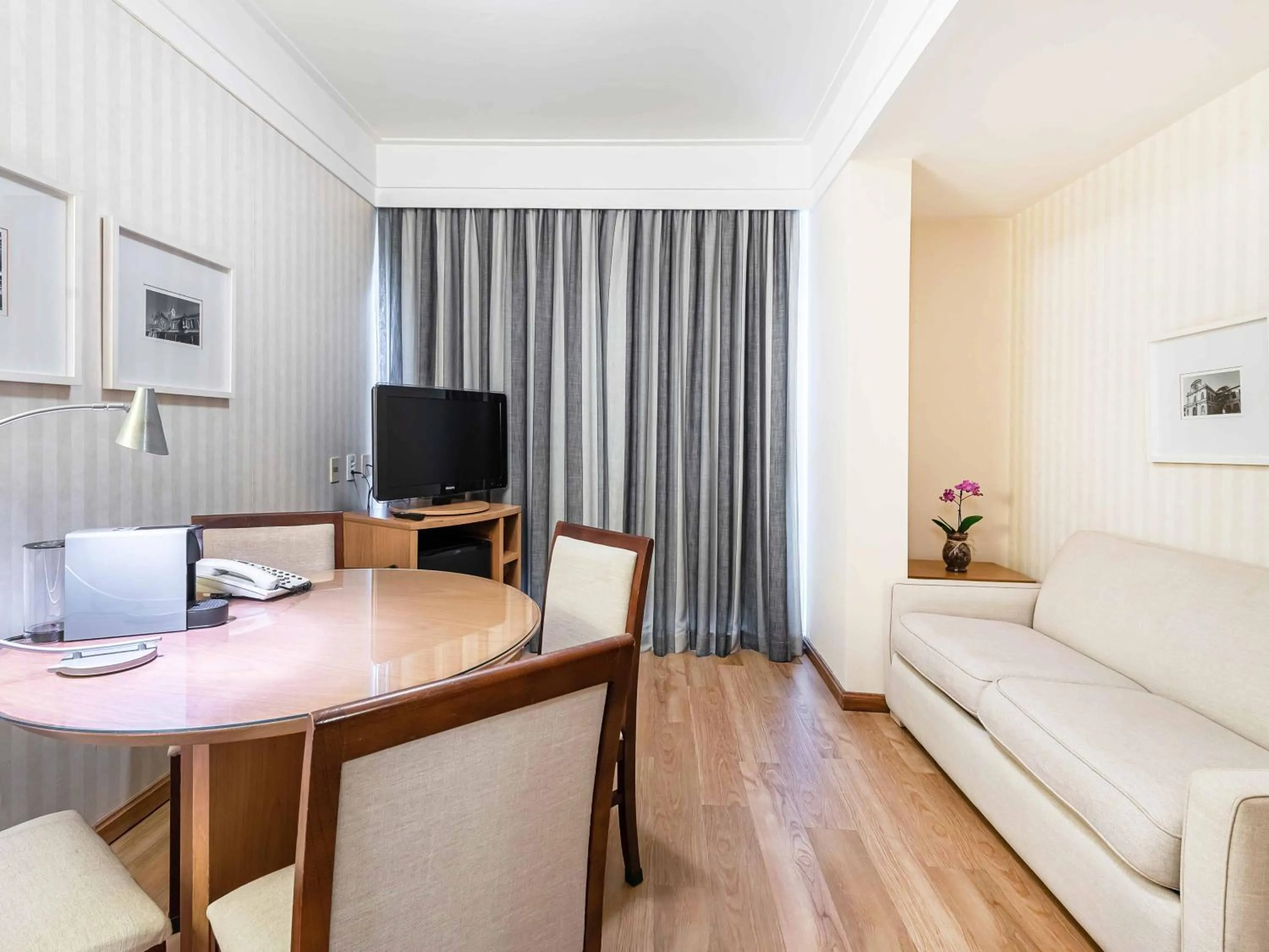 Communal lounge/ TV room in Hotel Cassino Tower Campinas Cambuí By Nacional Inn