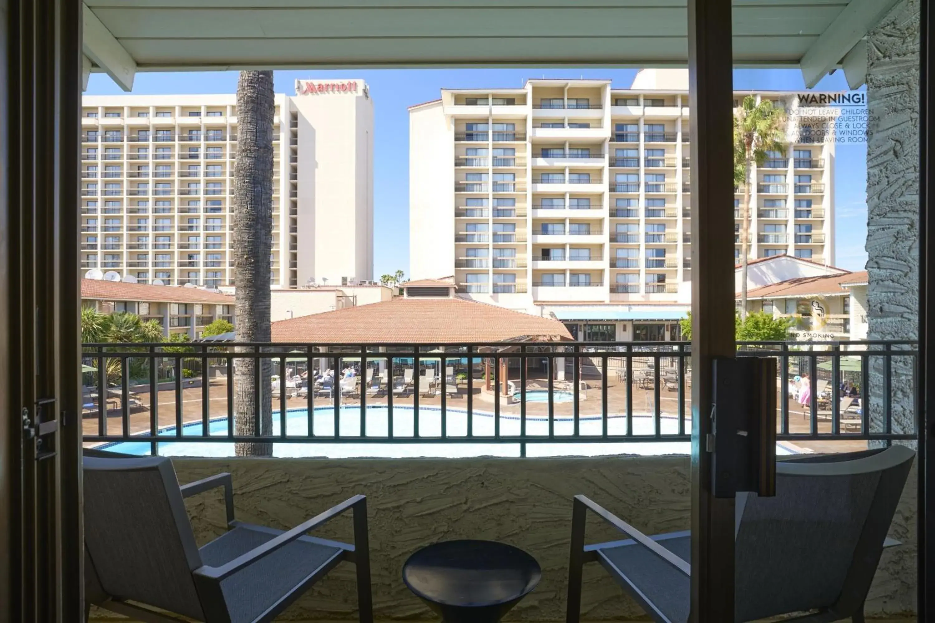 King Room with Sofa Bed and Pool View in Santa Clara Marriott King Room with Sofa Bed and Pool View in Santa Clara Marriott