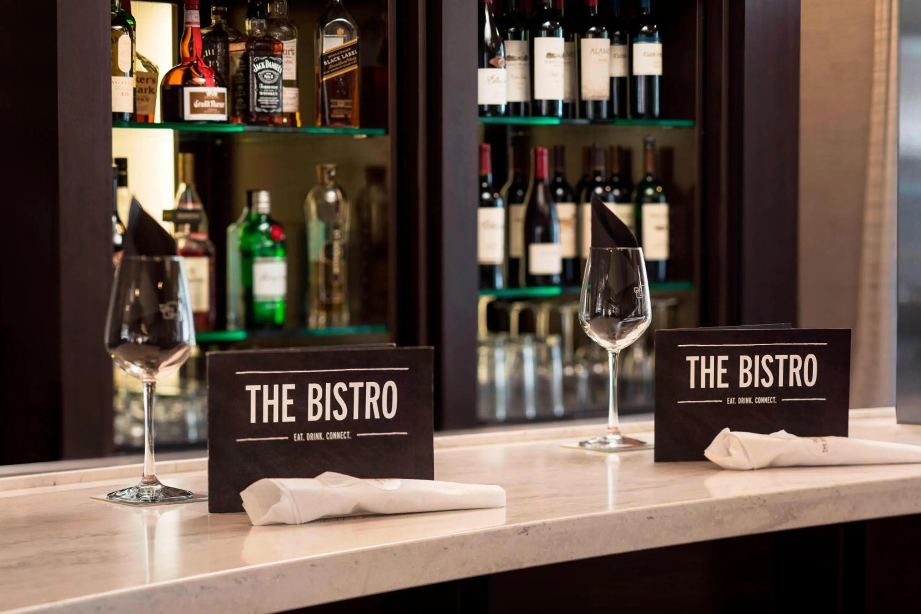 Lounge or bar in Courtyard San Jose Cupertino