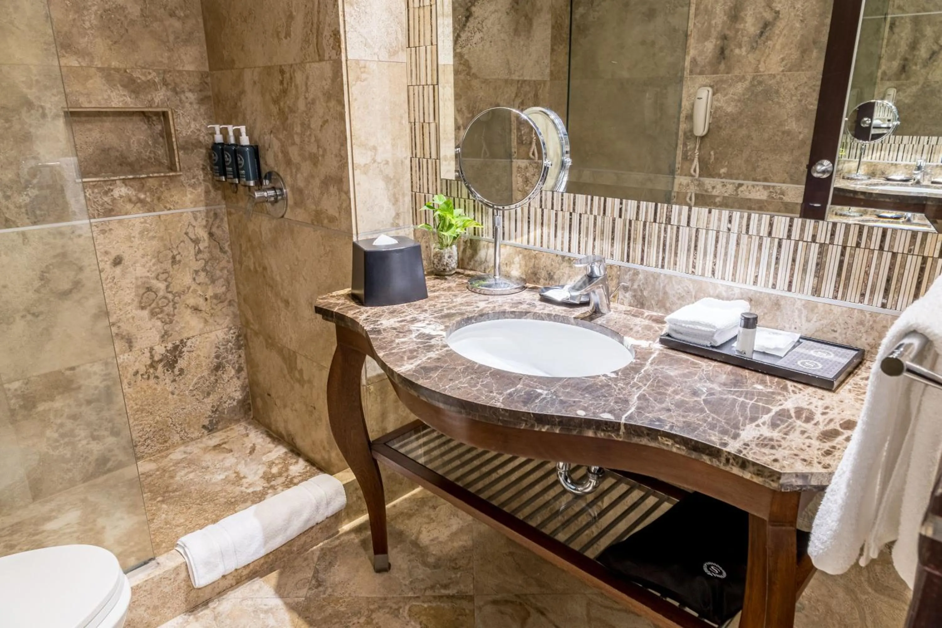 Bathroom in Sheraton Guayaquil