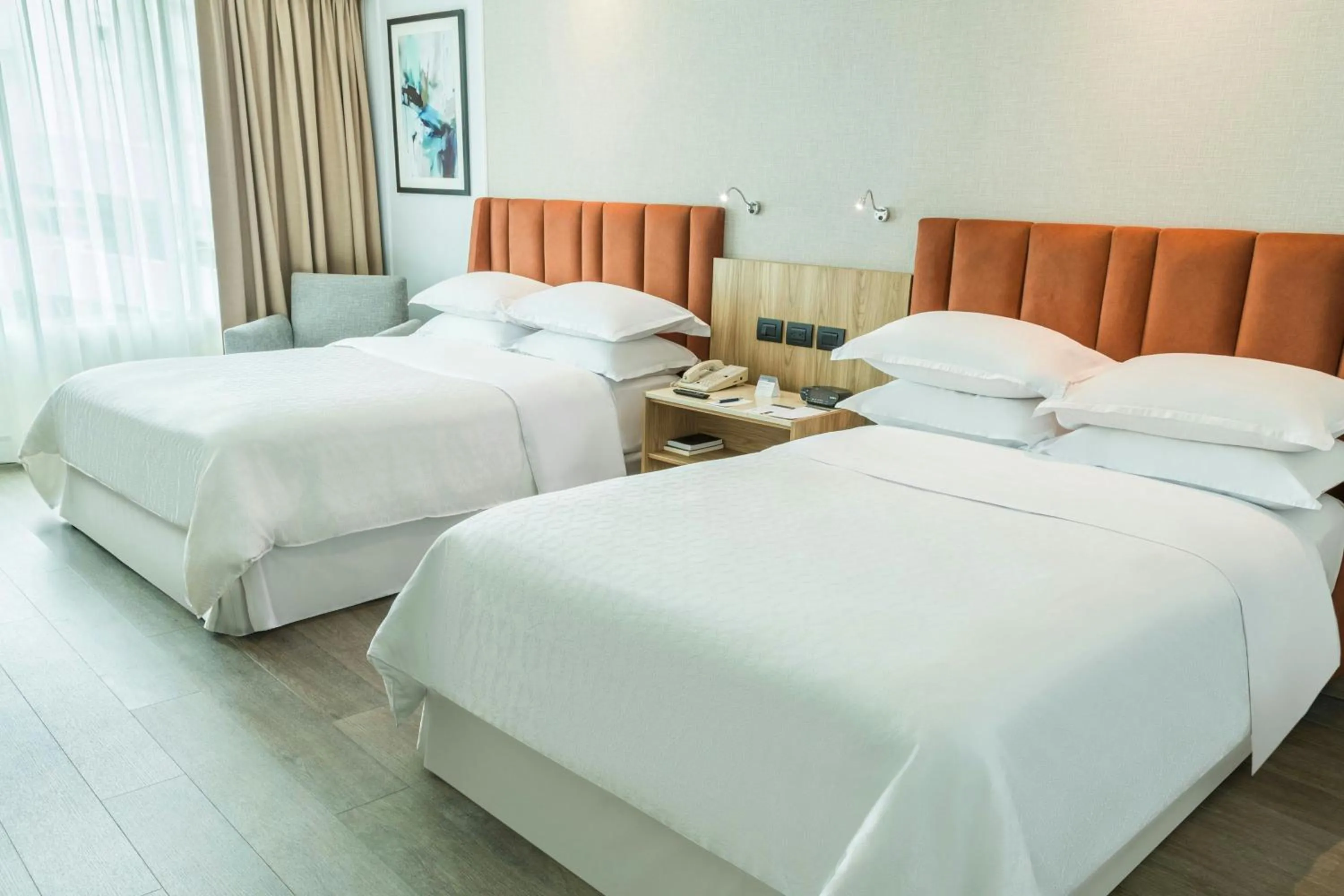 Photo of the whole room, Bed in Sheraton Guayaquil