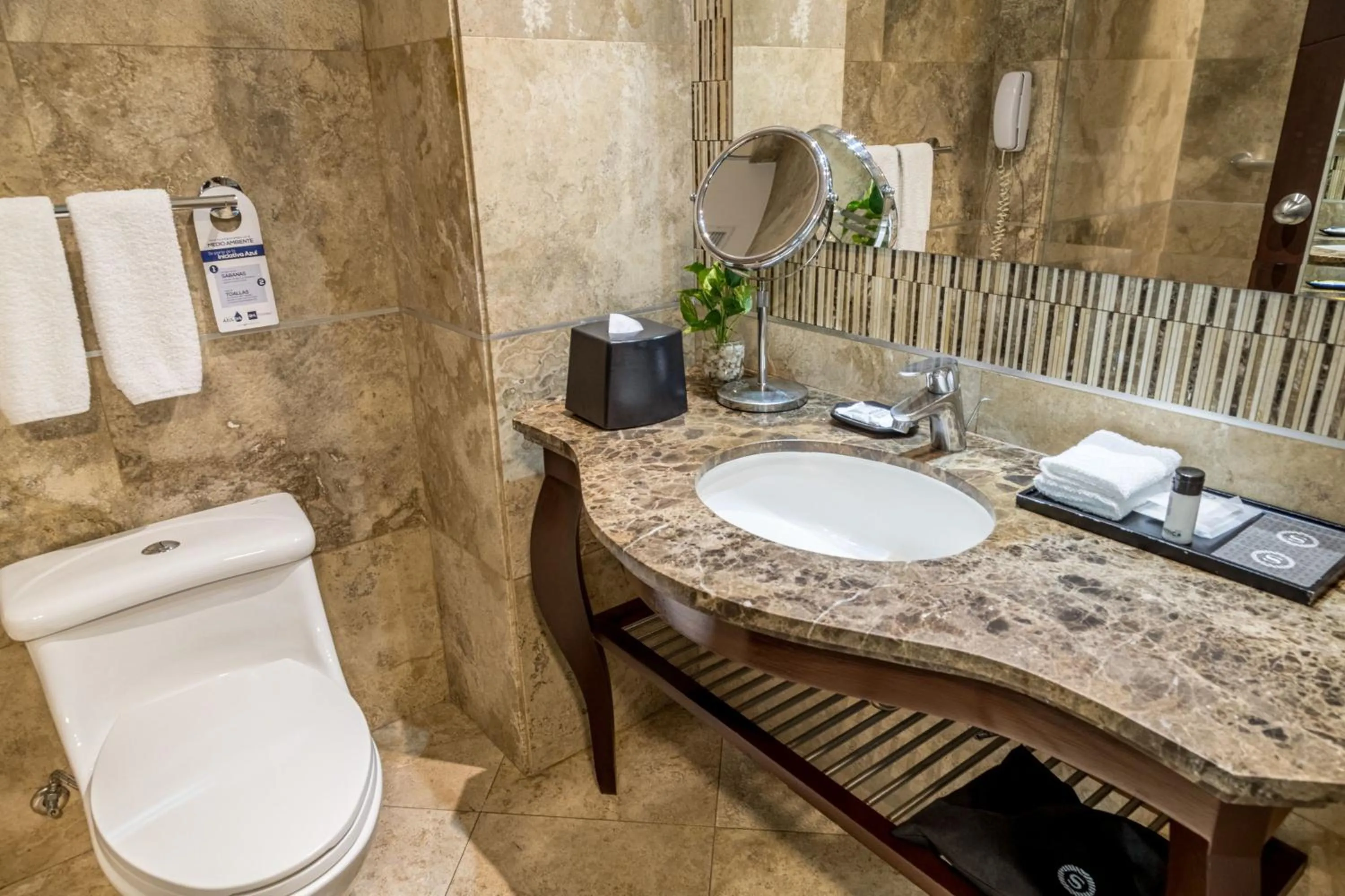 Bathroom in Sheraton Guayaquil