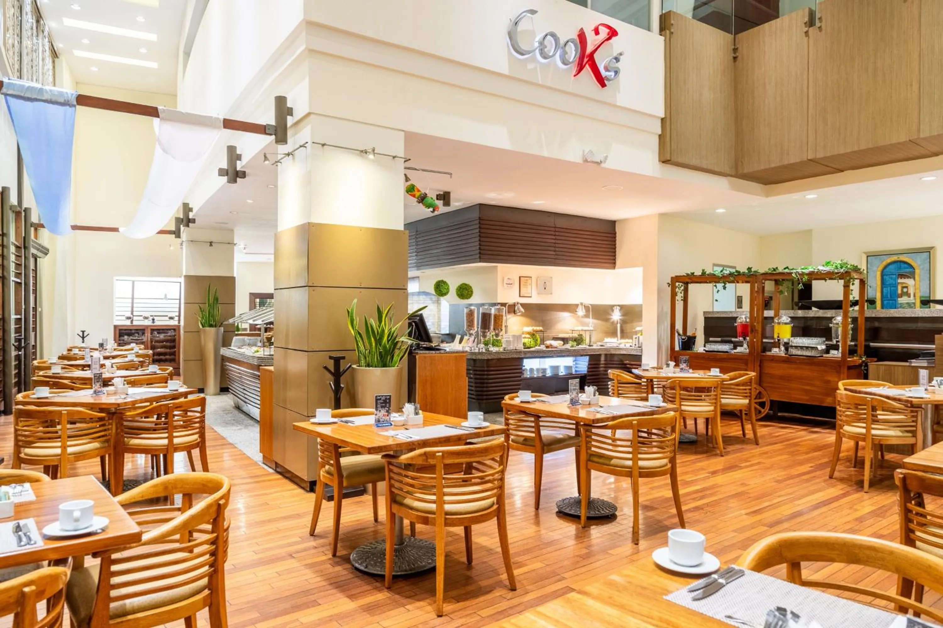 Restaurant/places to eat in Sheraton Guayaquil