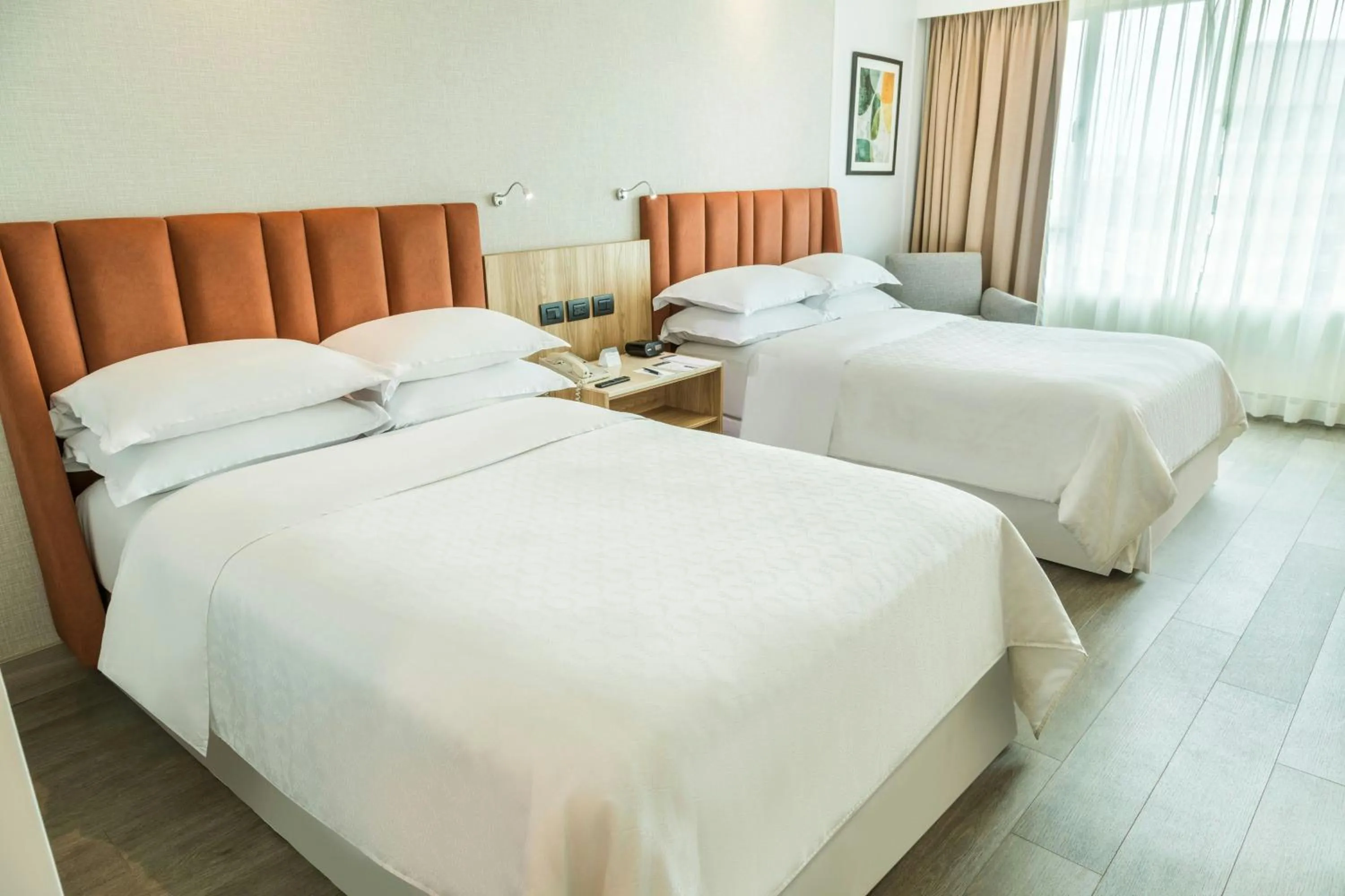 Photo of the whole room, Bed in Sheraton Guayaquil