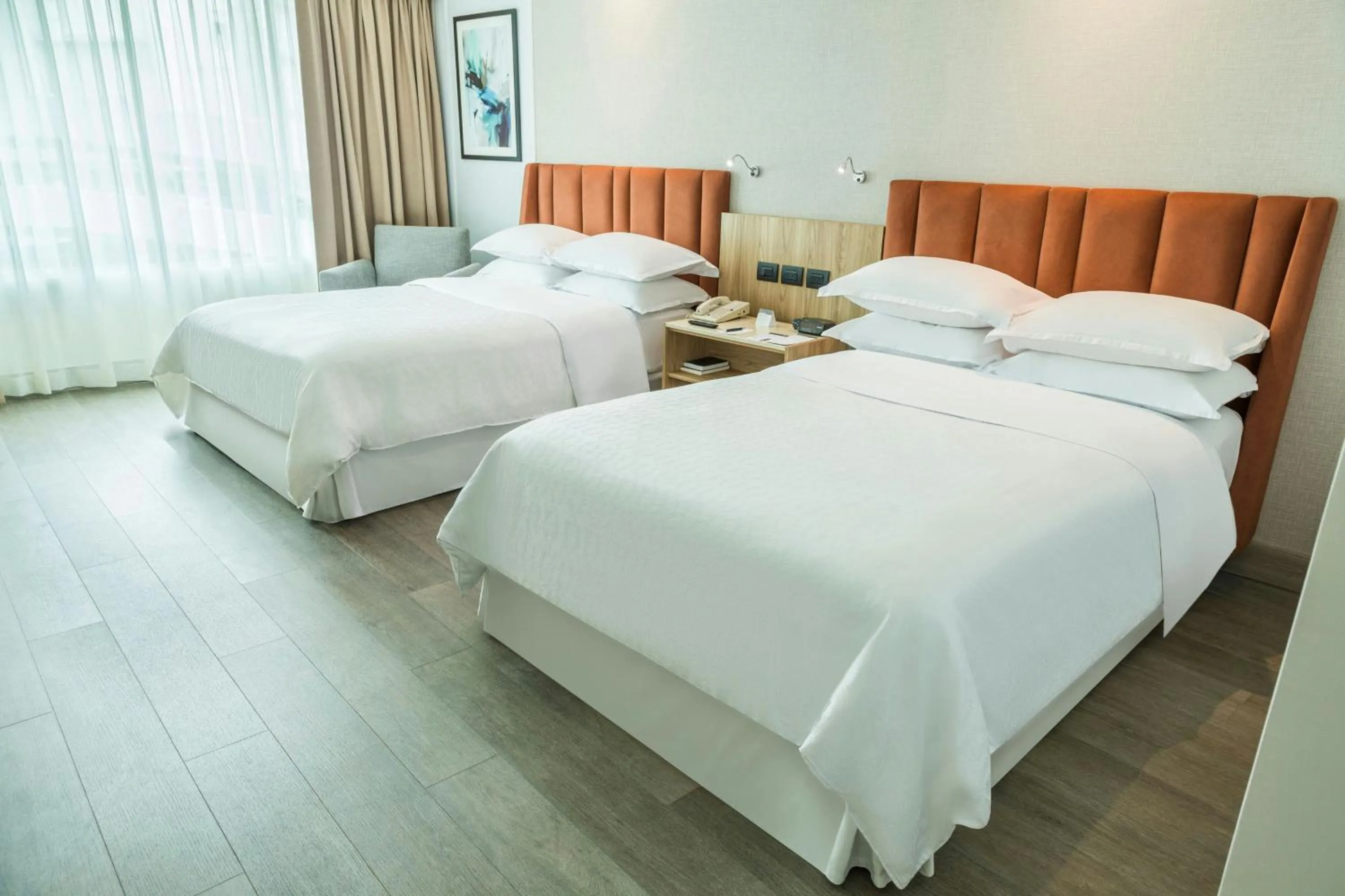 Photo of the whole room, Bed in Sheraton Guayaquil