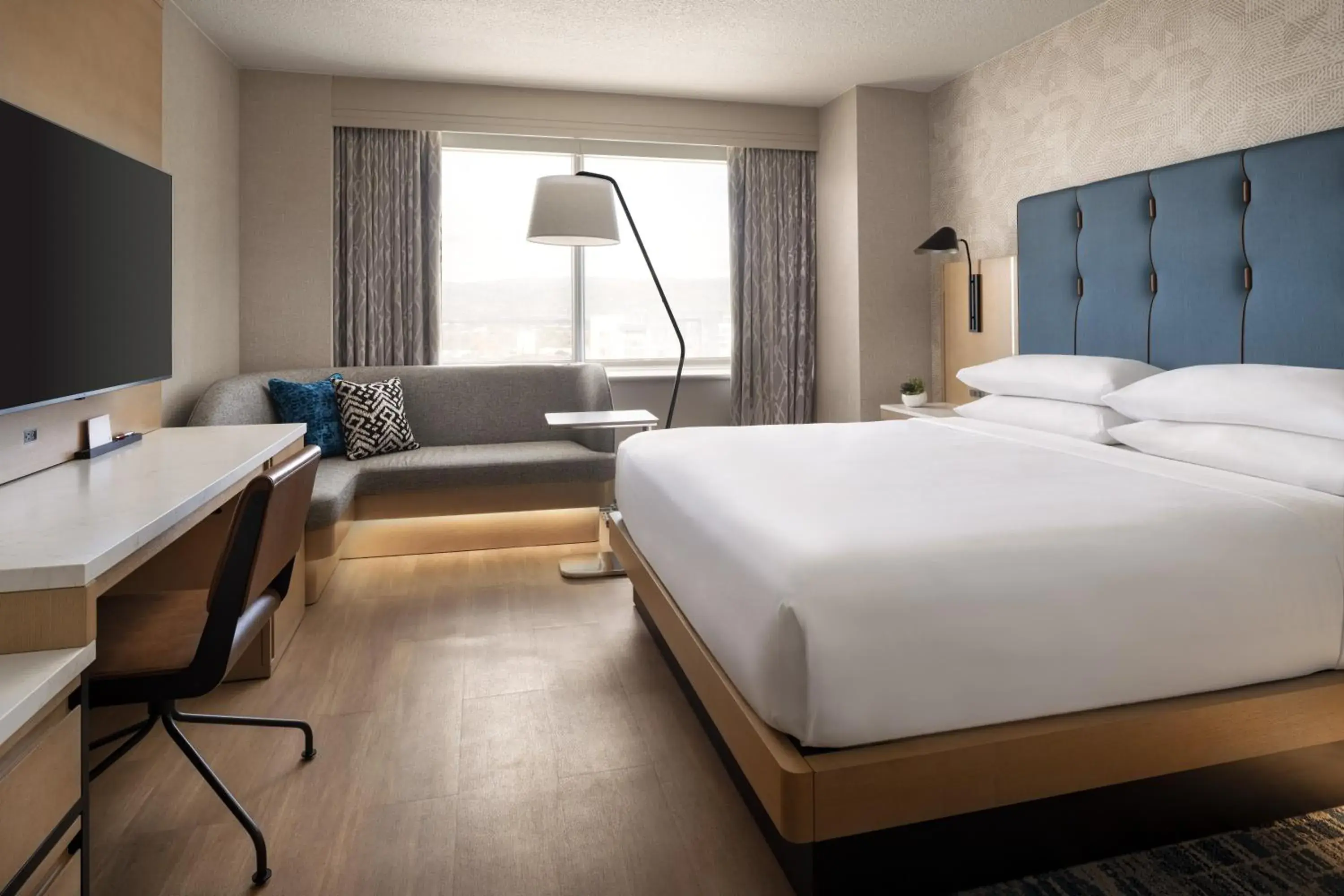 M Club Guest room, 1 King Bed in San Jose Marriott M Club Guest room, 1 King Bed in San Jose Marriott