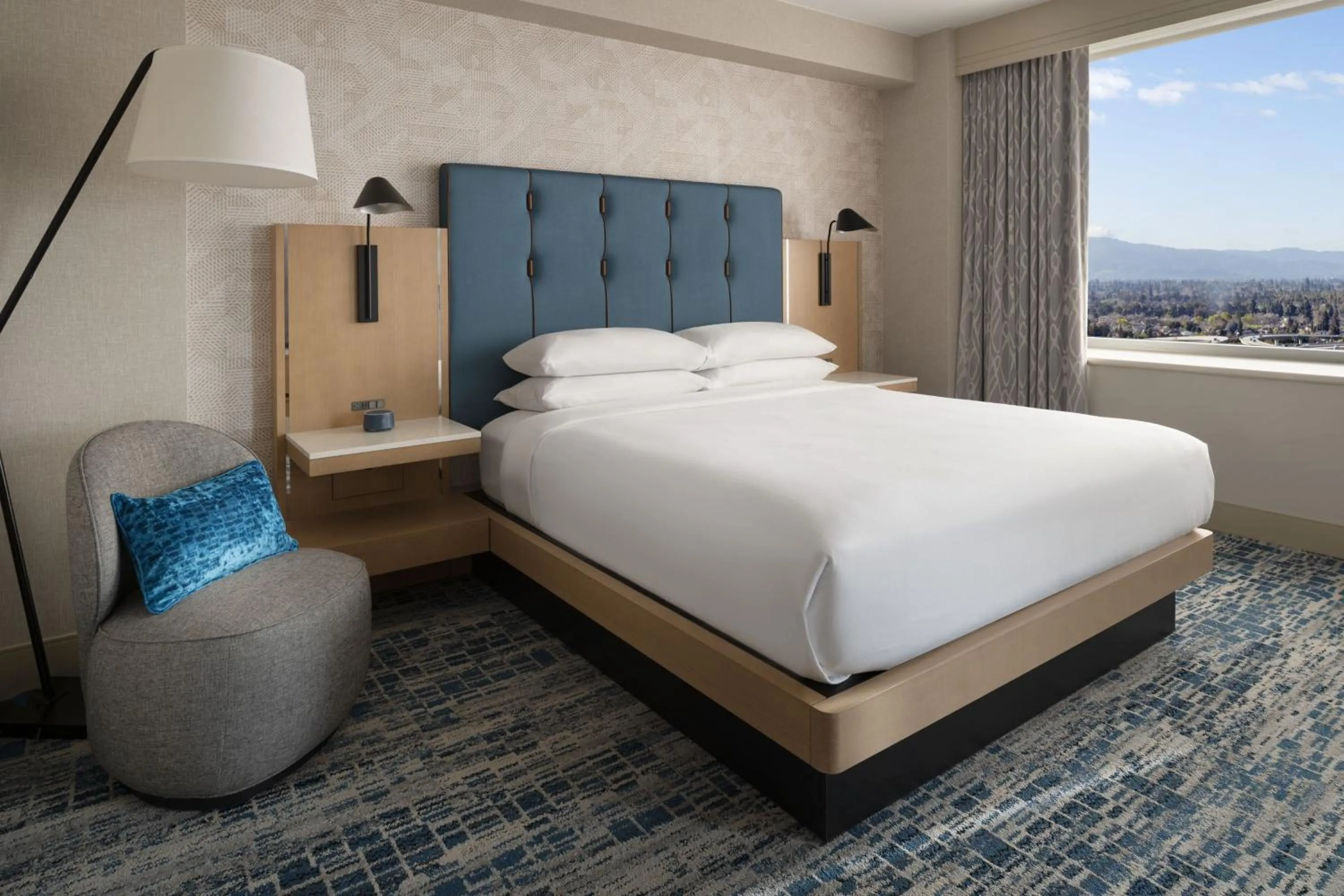 Photo of the whole room, Bed in San Jose Marriott