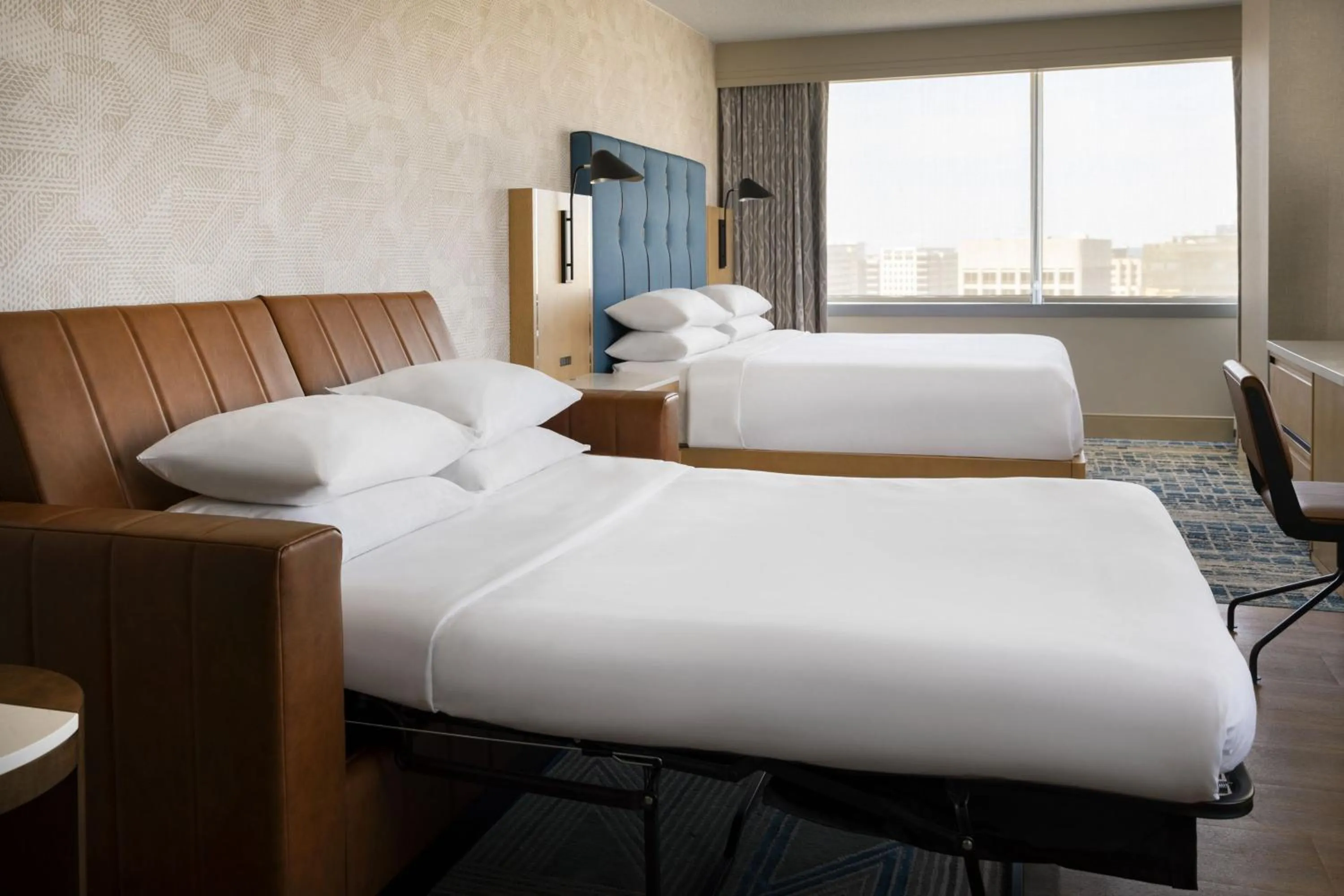 Photo of the whole room, Bed in San Jose Marriott