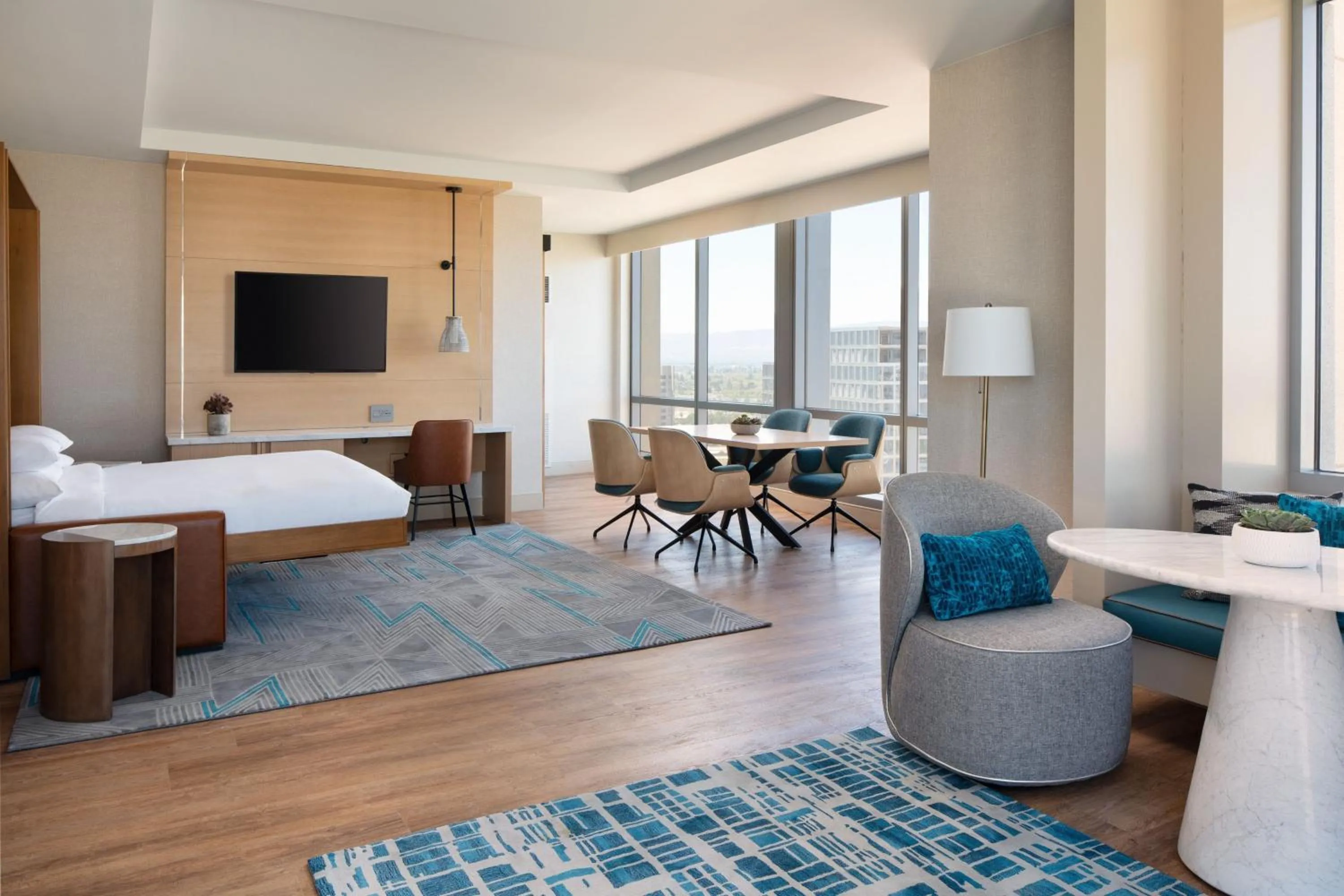 Photo of the whole room, Bed in San Jose Marriott