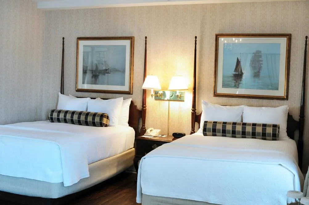 Bed in Molly Pitcher Inn