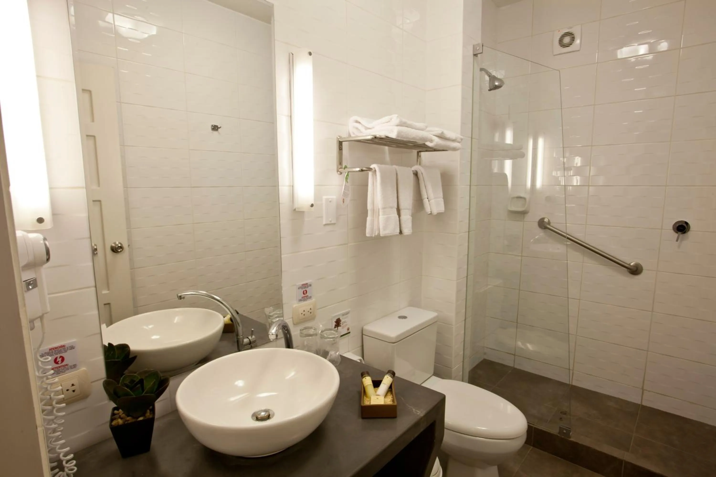 Toilet in Tierra Viva Cusco Saphi Hotel