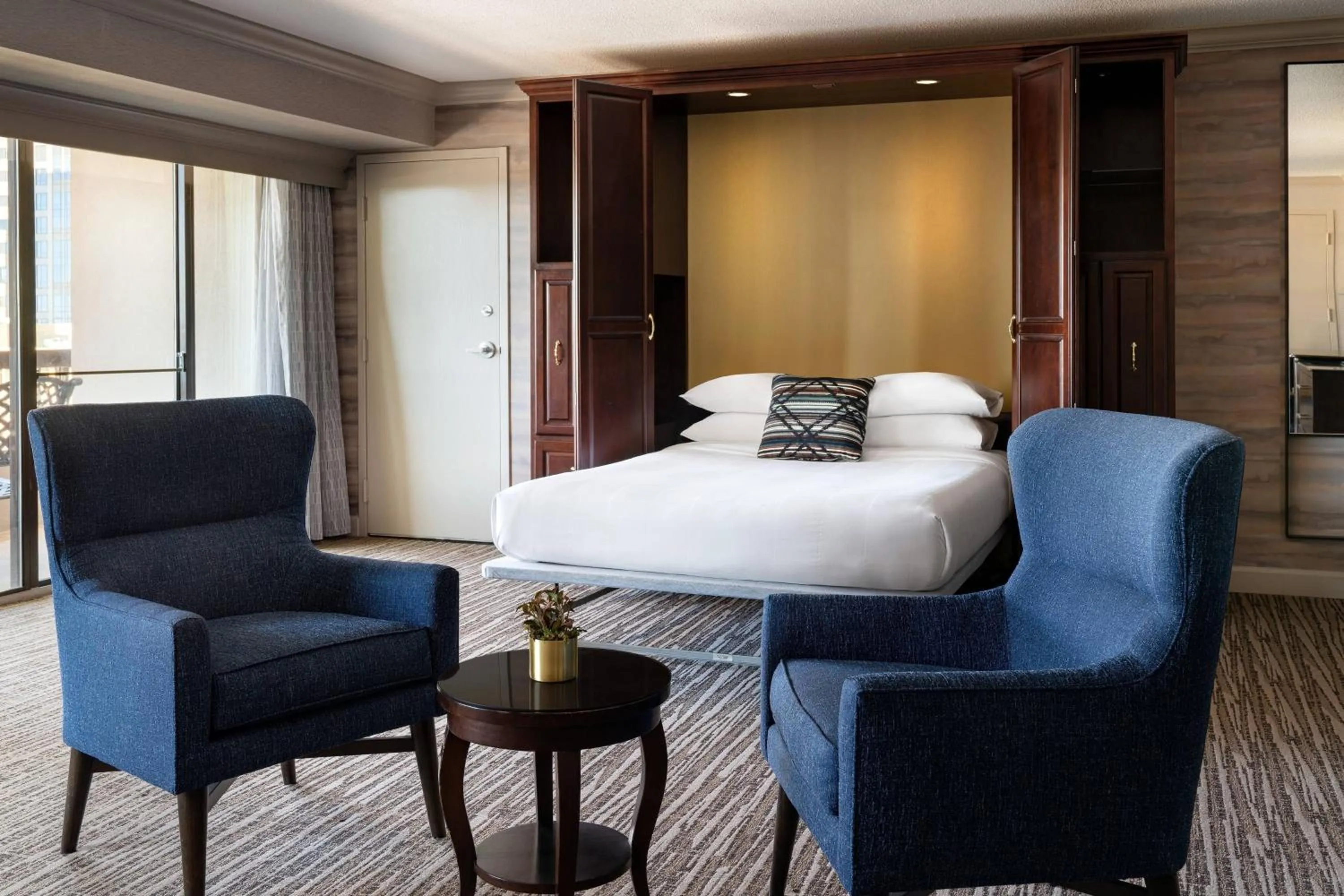 Photo of the whole room, Bed in Salt Lake Marriott Downtown at City Creek