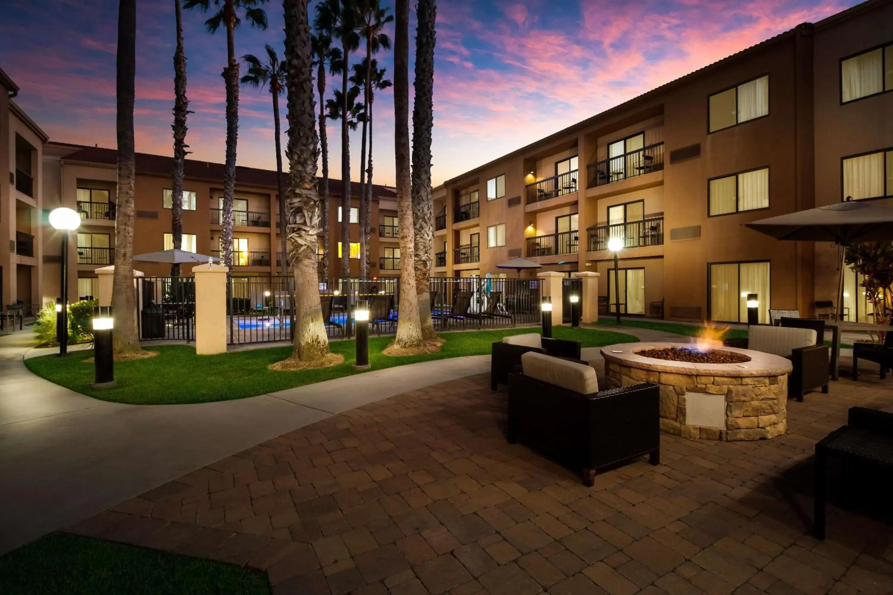 Property building in Sonesta Select Huntington Beach Fountain Valley Property building in Sonesta Select Huntington Beach Fountain Valley