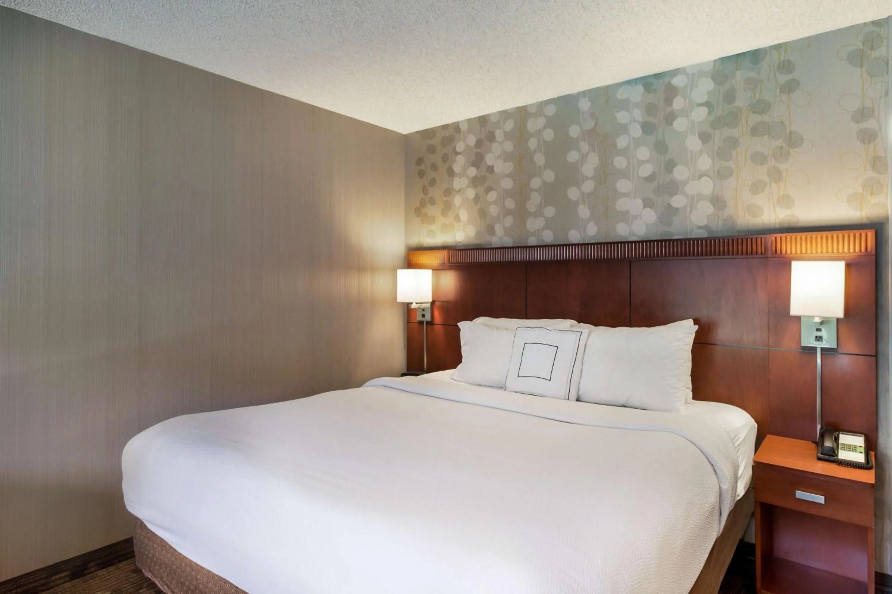 Bedroom, Bed in Sonesta Select Huntington Beach Fountain Valley