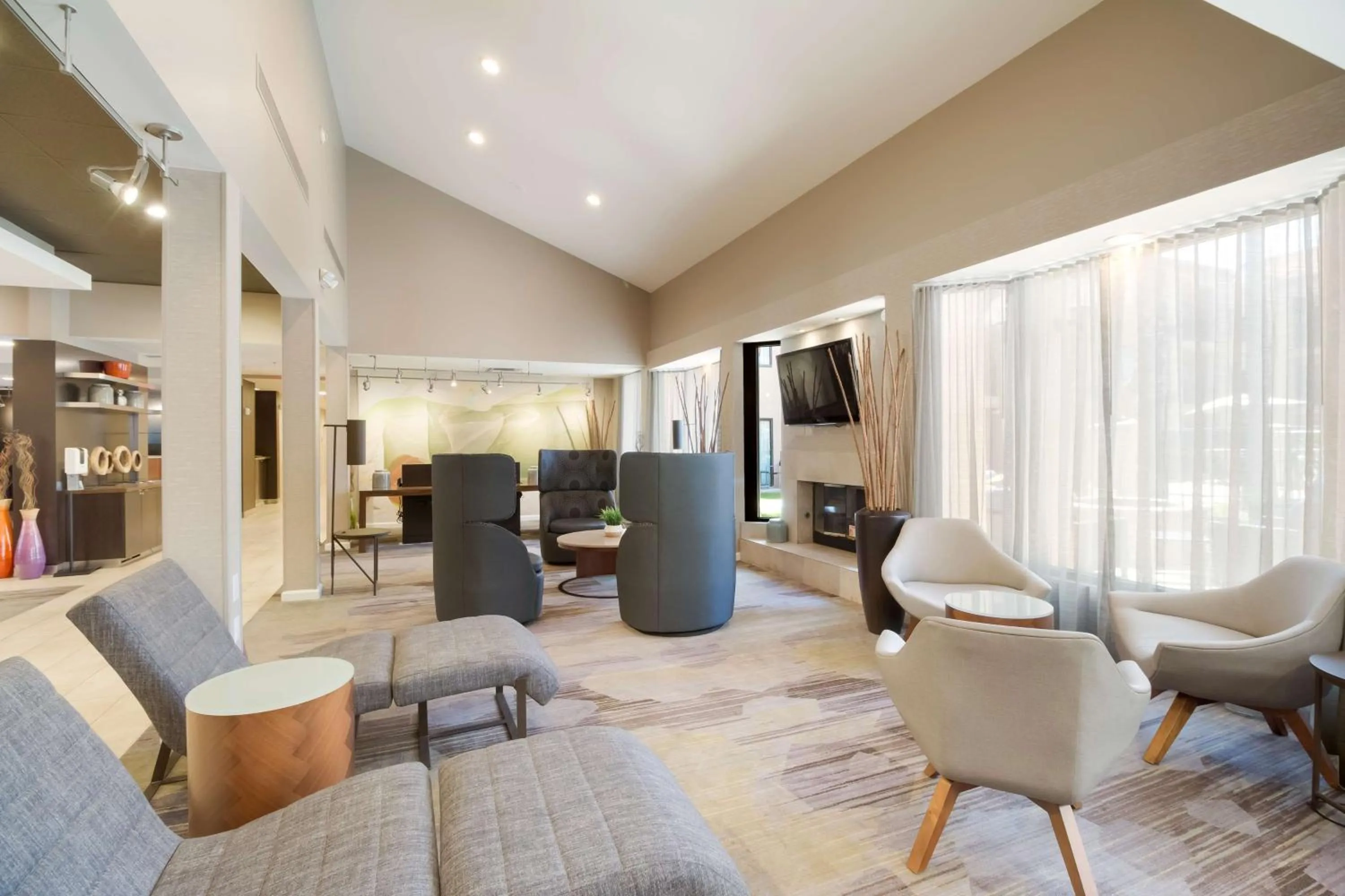 Lobby or reception in Sonesta Select Huntington Beach Fountain Valley