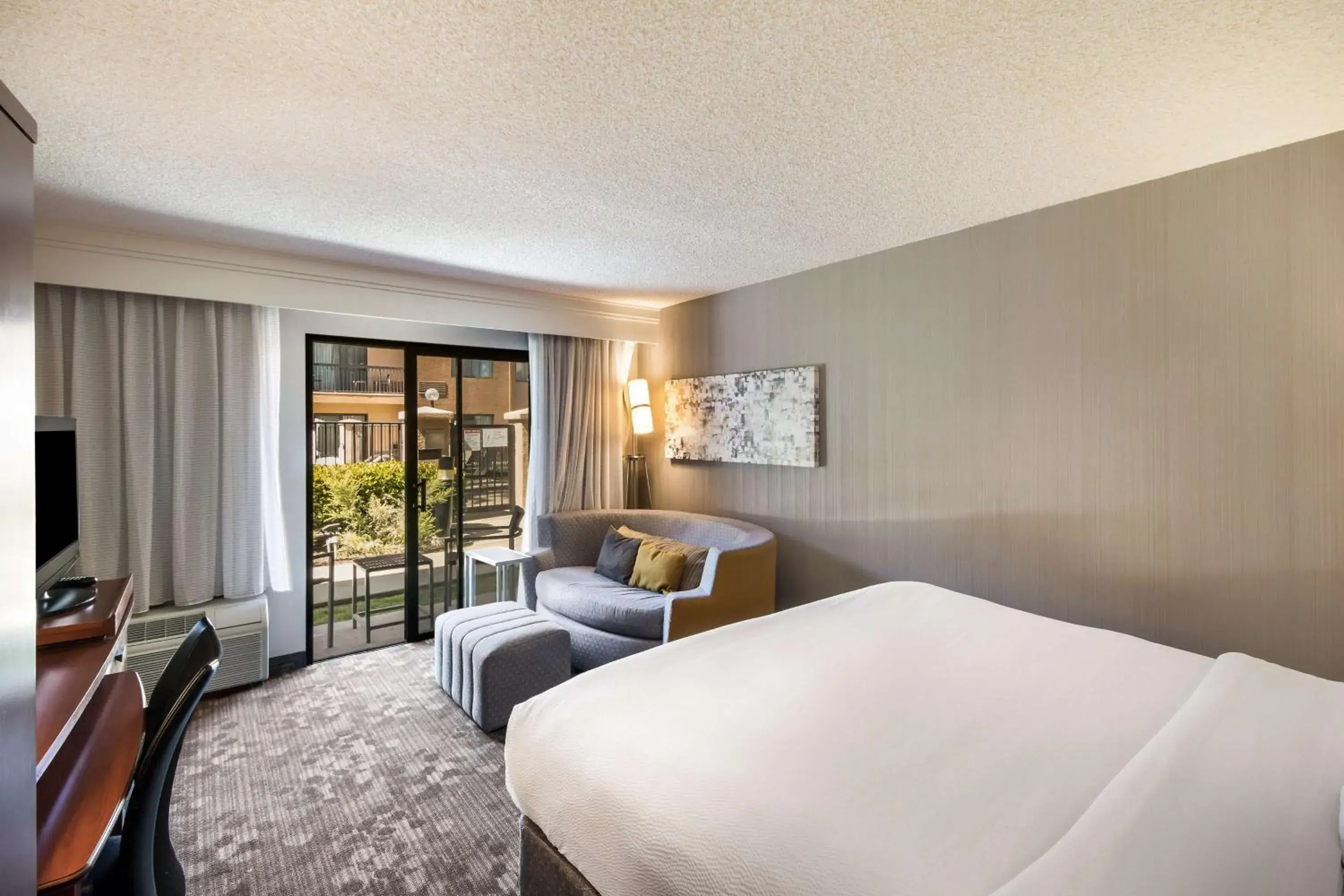 Bedroom, Bed in Sonesta Select Huntington Beach Fountain Valley Bedroom, Bed in Sonesta Select Huntington Beach Fountain Valley