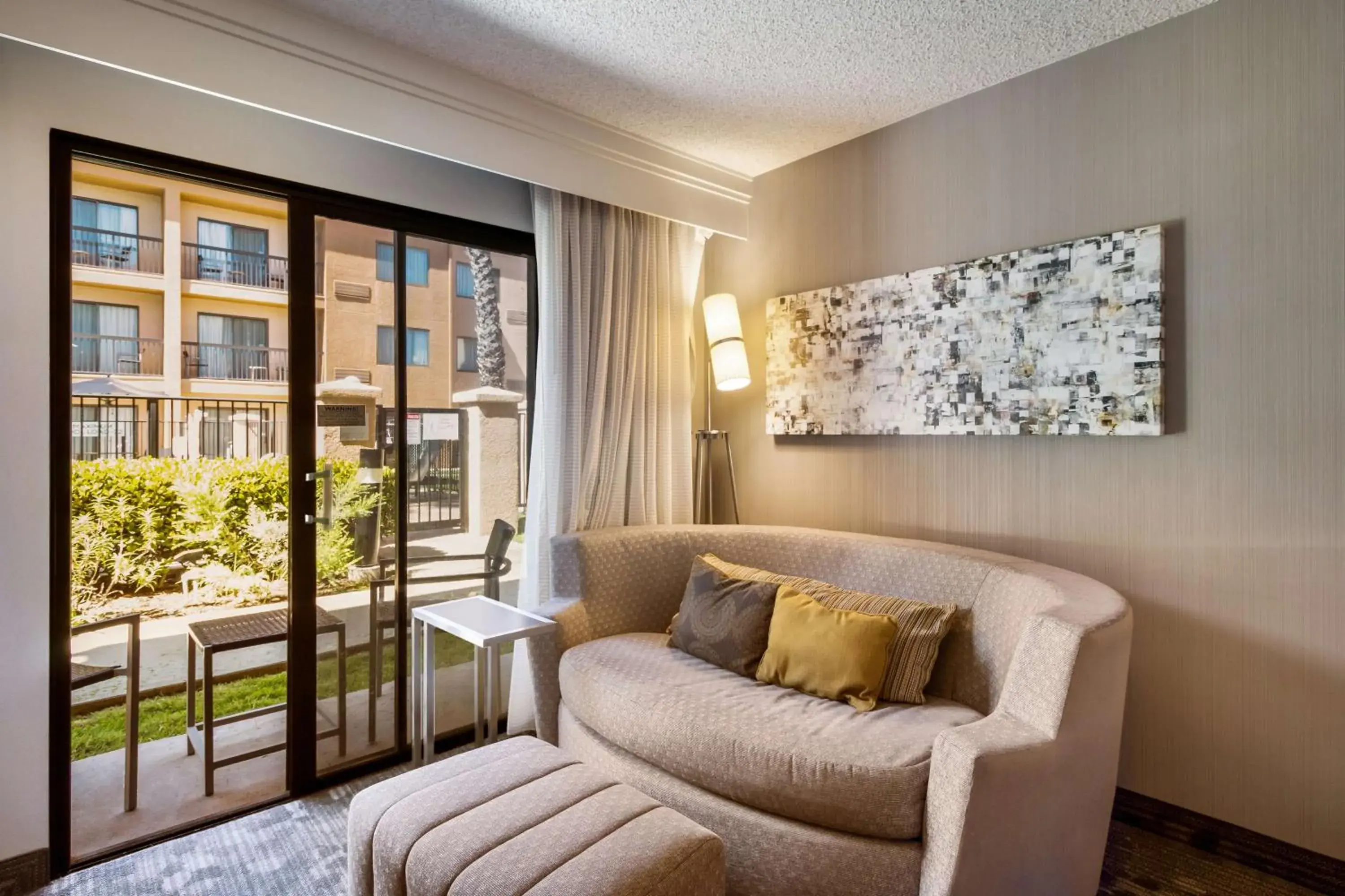 Deluxe King in Sonesta Select Huntington Beach Fountain Valley Deluxe King in Sonesta Select Huntington Beach Fountain Valley