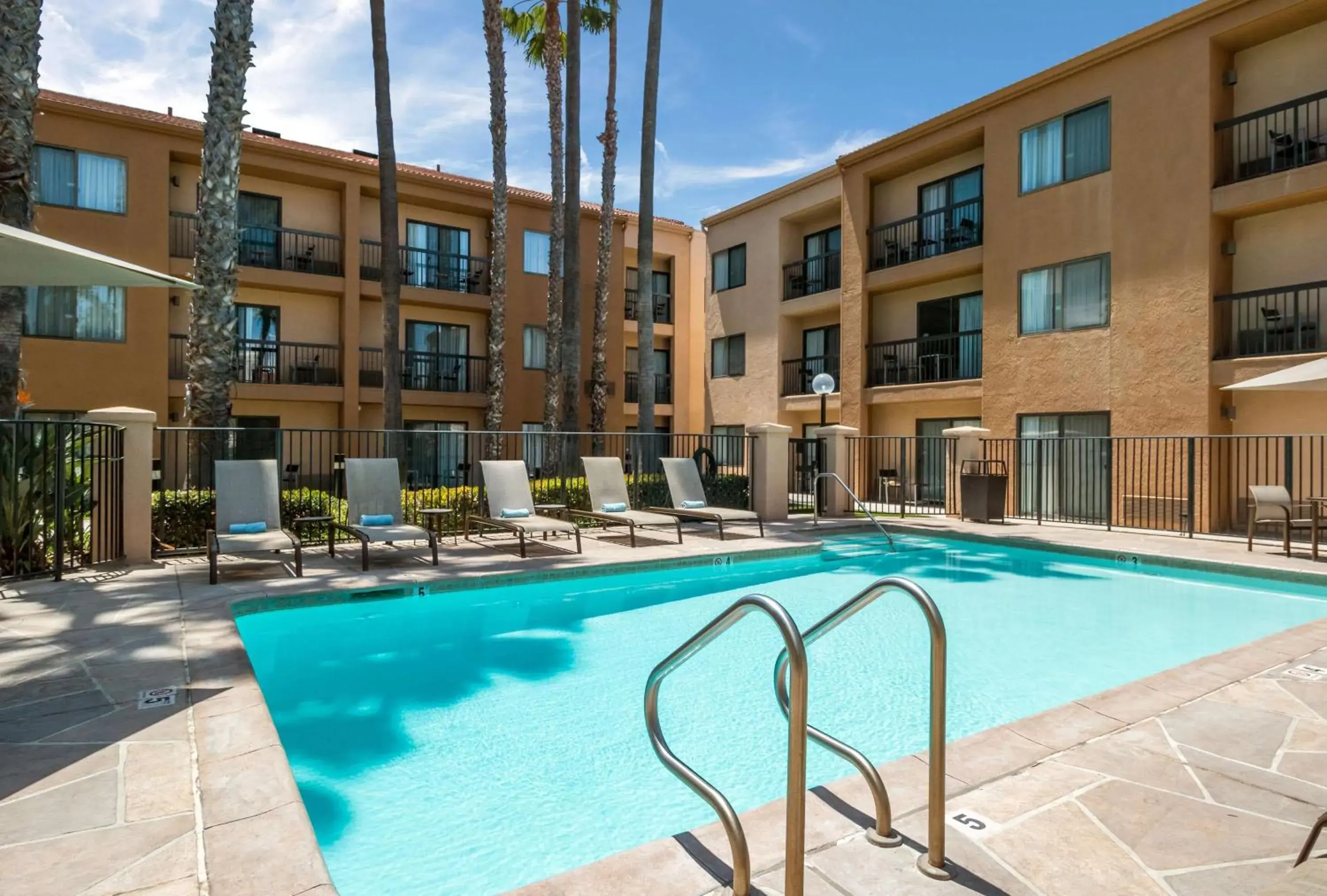 Pool view in Sonesta Select Huntington Beach Fountain Valley Pool view in Sonesta Select Huntington Beach Fountain Valley