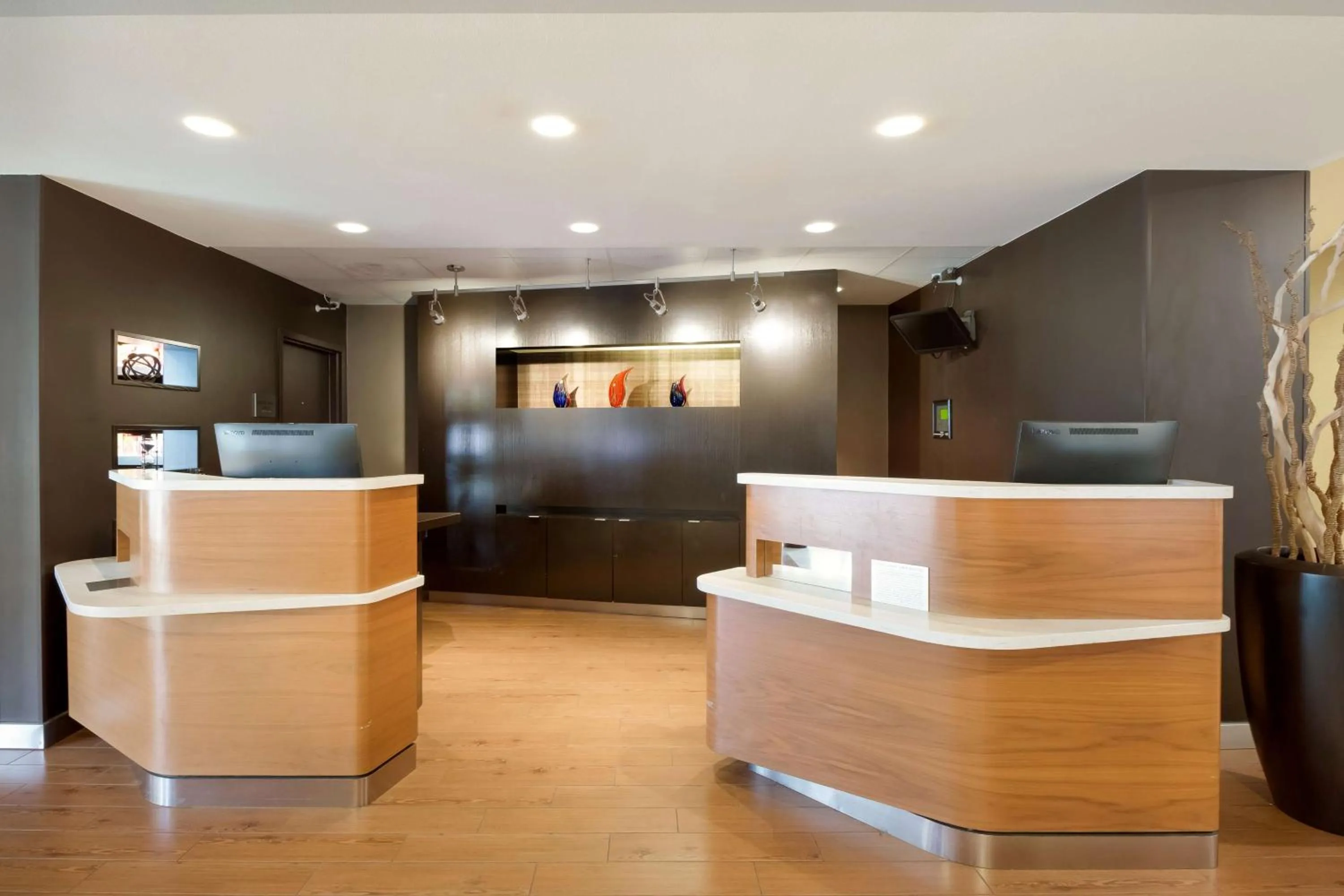 Lobby or reception in Sonesta Select Huntington Beach Fountain Valley