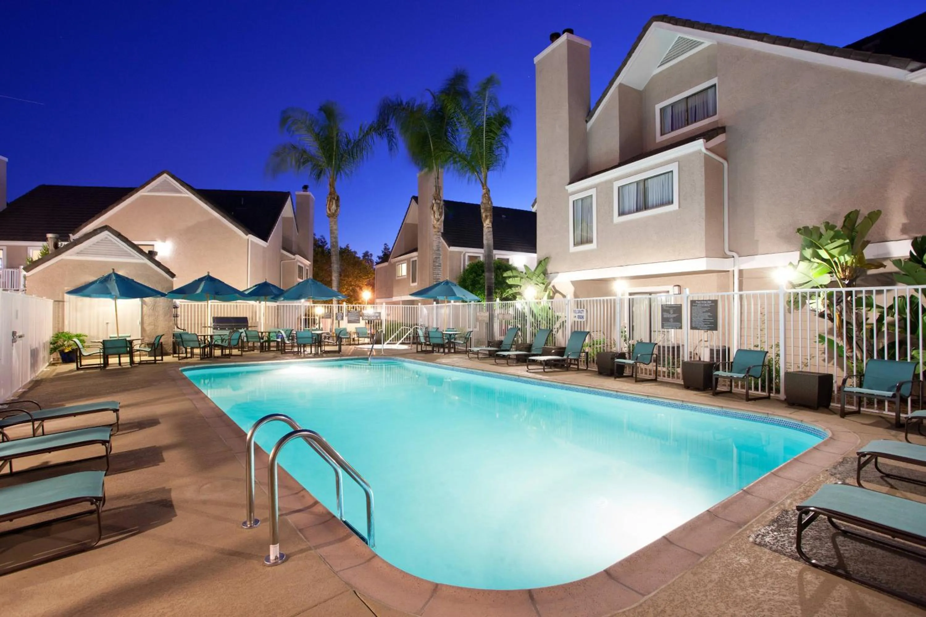 Swimming pool in Residence Inn Irvine Spectrum