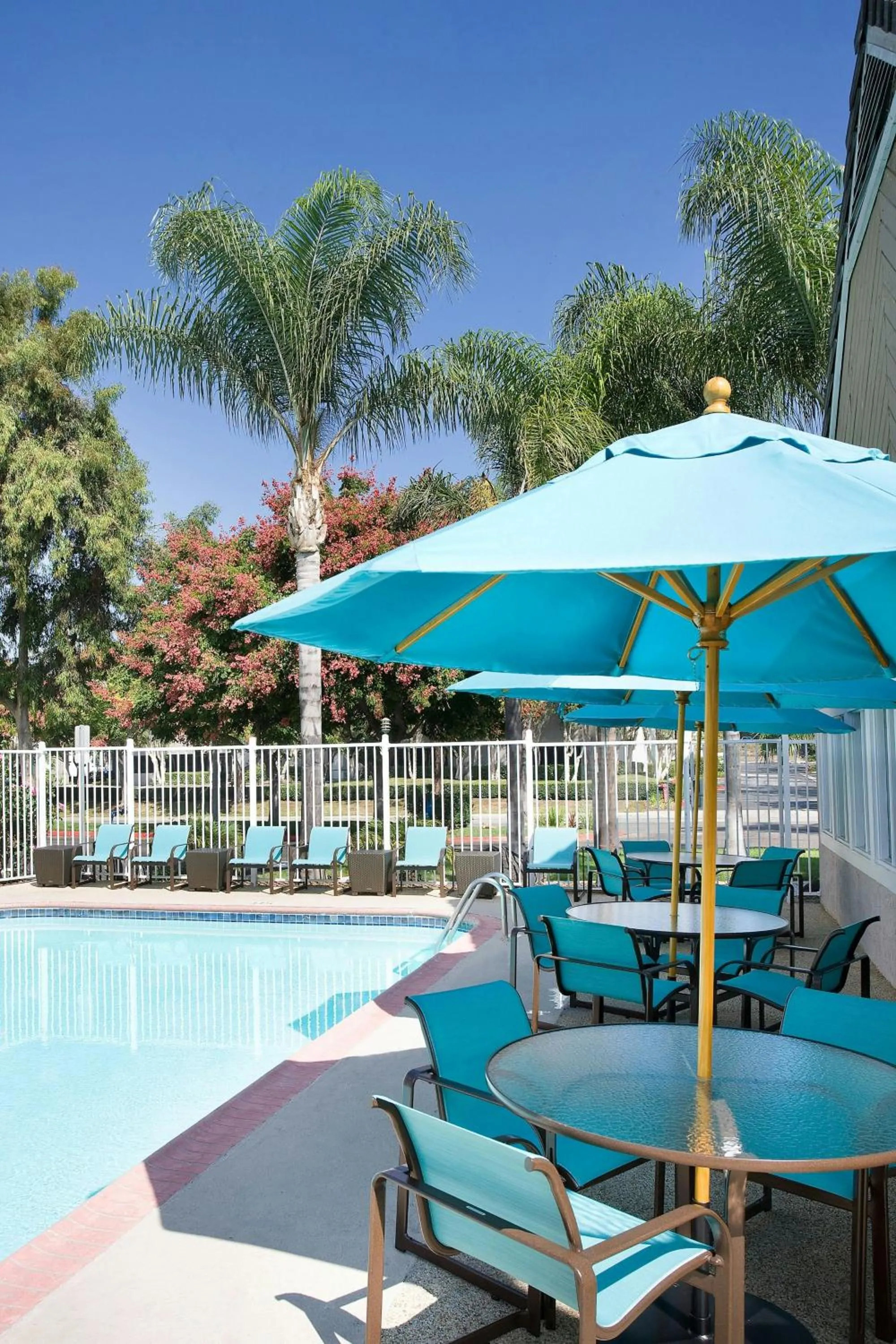 Swimming pool in Residence Inn Irvine Spectrum