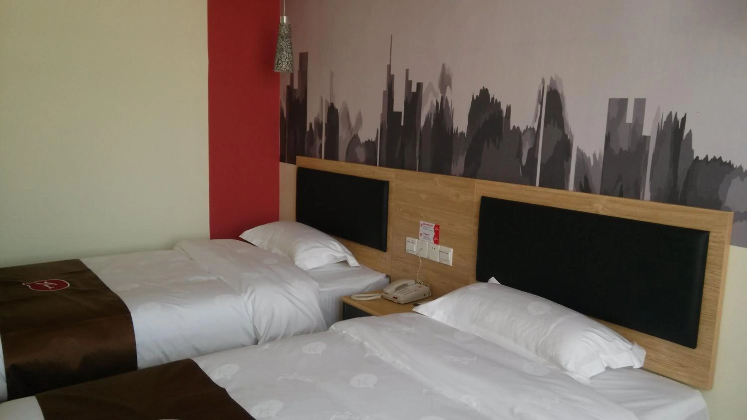 Bed in Thank Inn Chain Hotel Jiangxi Fuzhou Linchuan District Laowuhuang Palace Bus Station