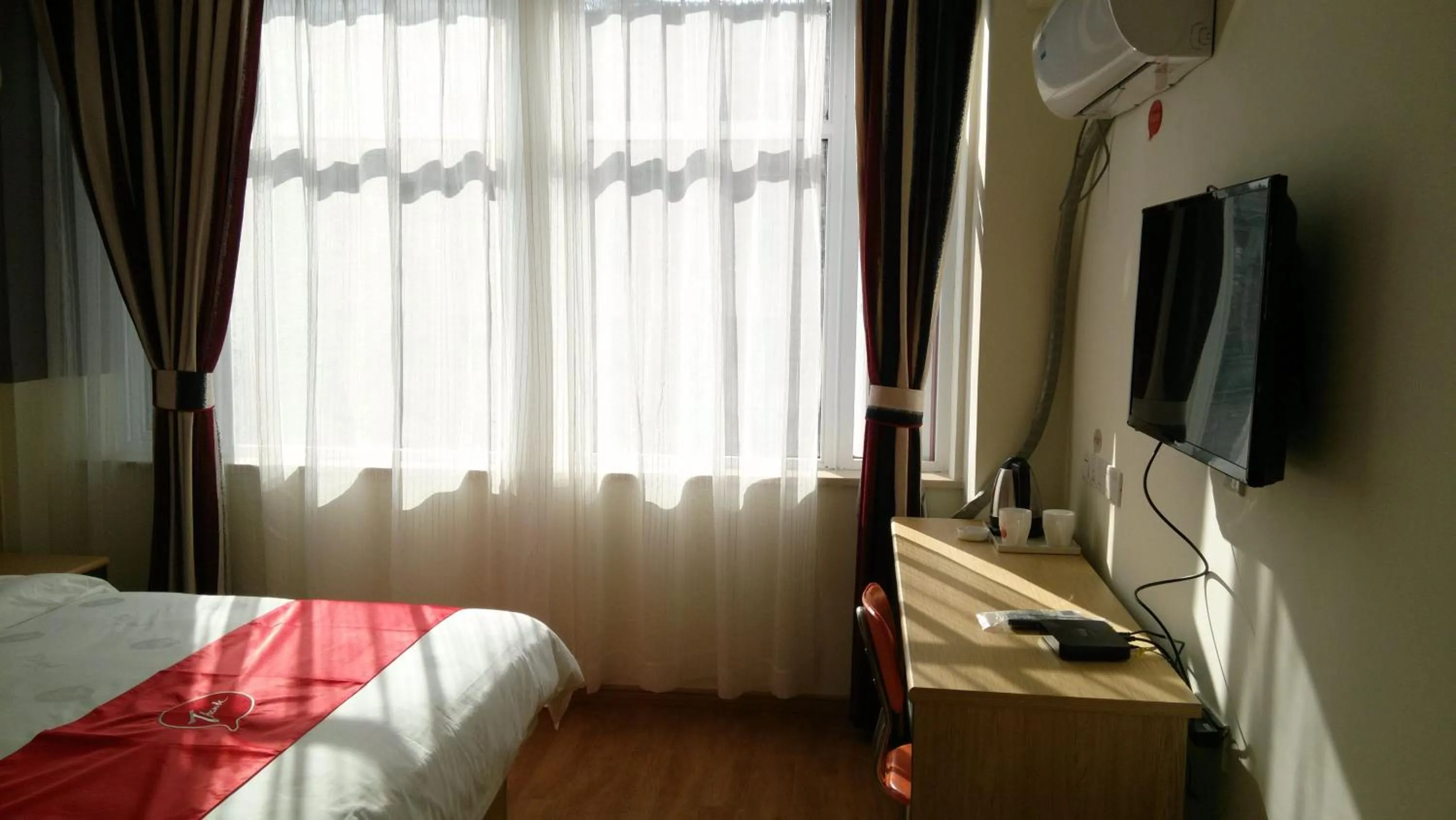 Bed in Thank Inn Chain Hotel Jiangxi Fuzhou Linchuan District Laowuhuang Palace Bus Station