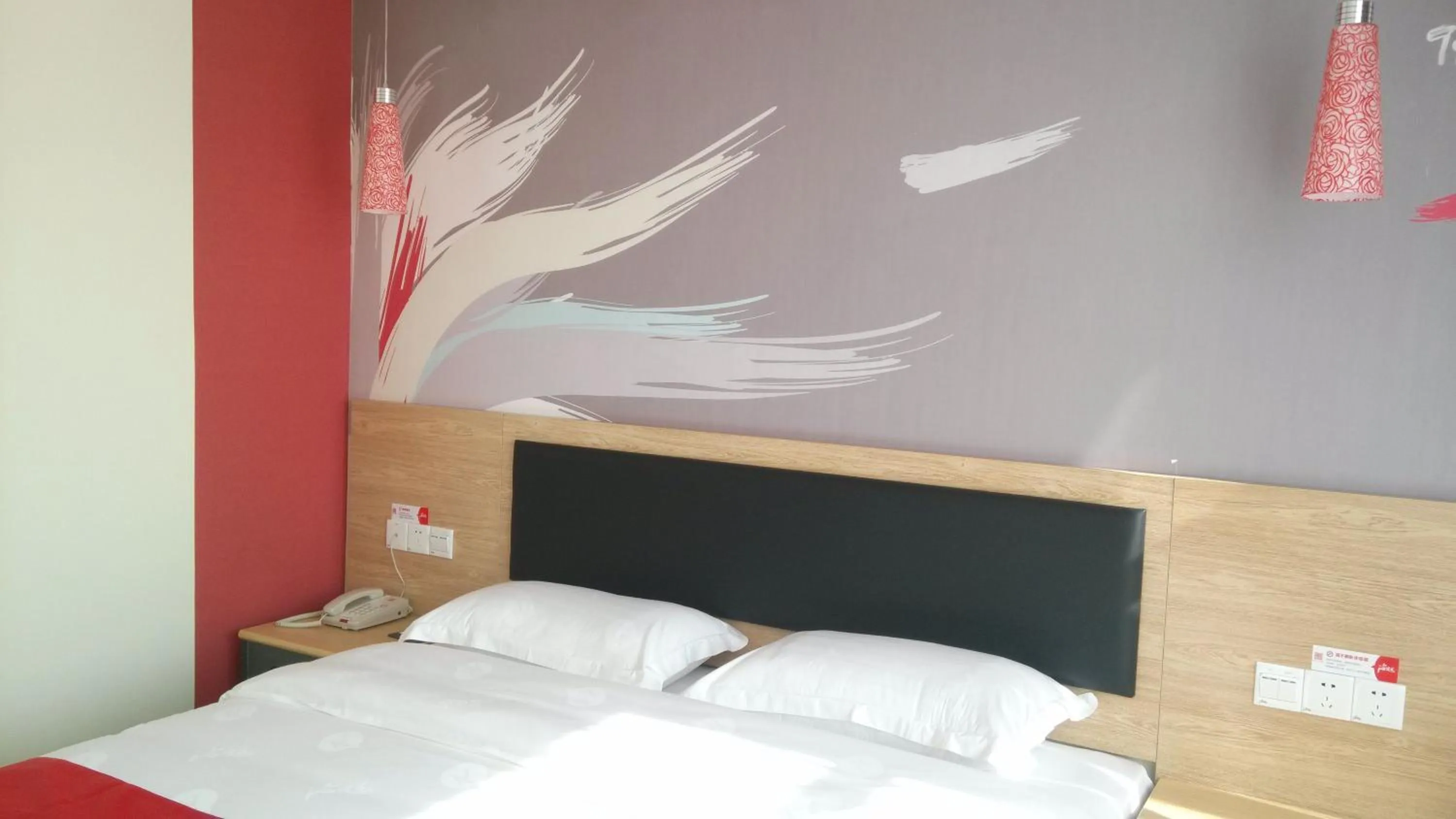 Bed in Thank Inn Chain Hotel Jiangxi Fuzhou Linchuan District Laowuhuang Palace Bus Station