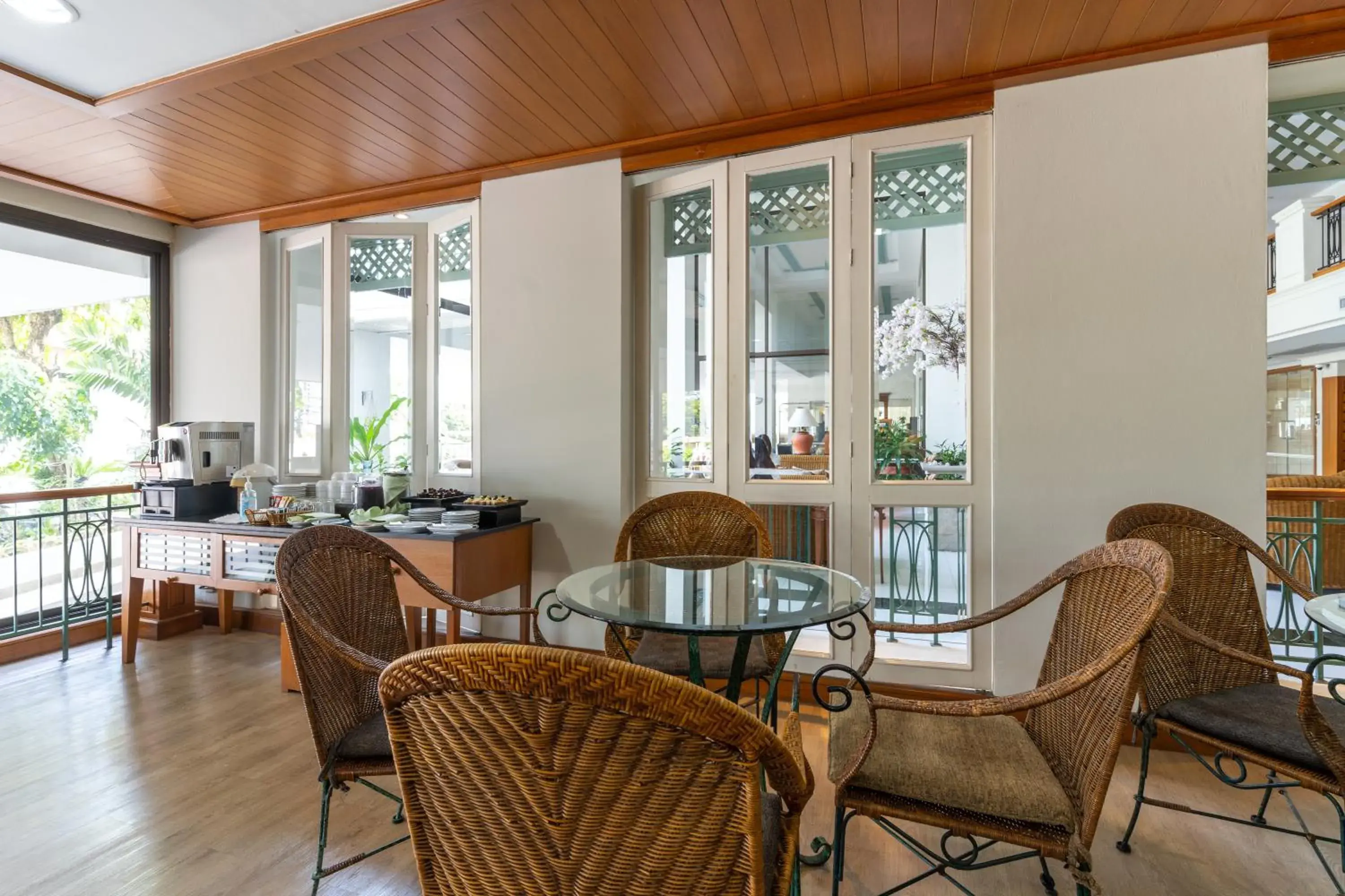 Lounge or bar in Kantary Bay Hotel And Serviced Apartments Sriracha Lounge or bar in Kantary Bay Hotel And Serviced Apartments Sriracha