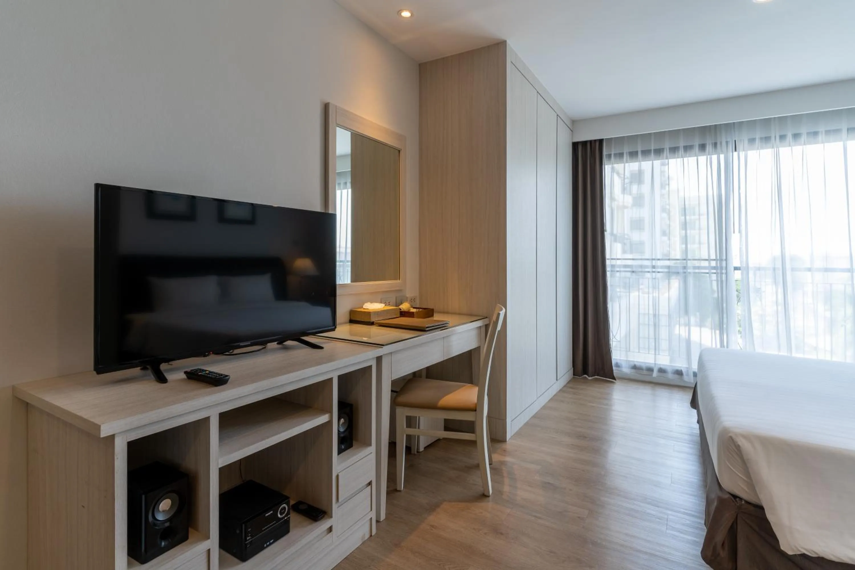 TV and multimedia, Bed in Kantary Bay Hotel And Serviced Apartments Sriracha