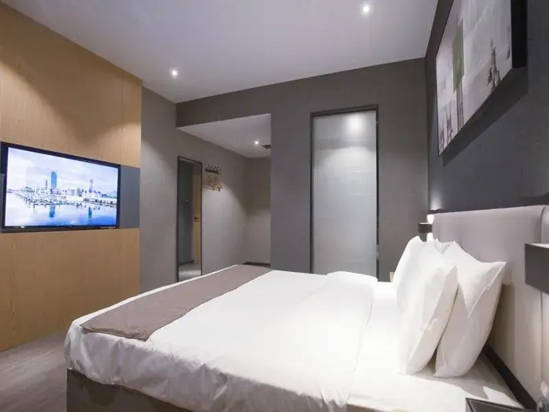 Bed in Thank Inn Chain Hotel Hunan Huaihua Hecheng District South High Speed Rail Station Bed in Thank Inn Chain Hotel Hunan Huaihua Hecheng District South High Speed Rail Station