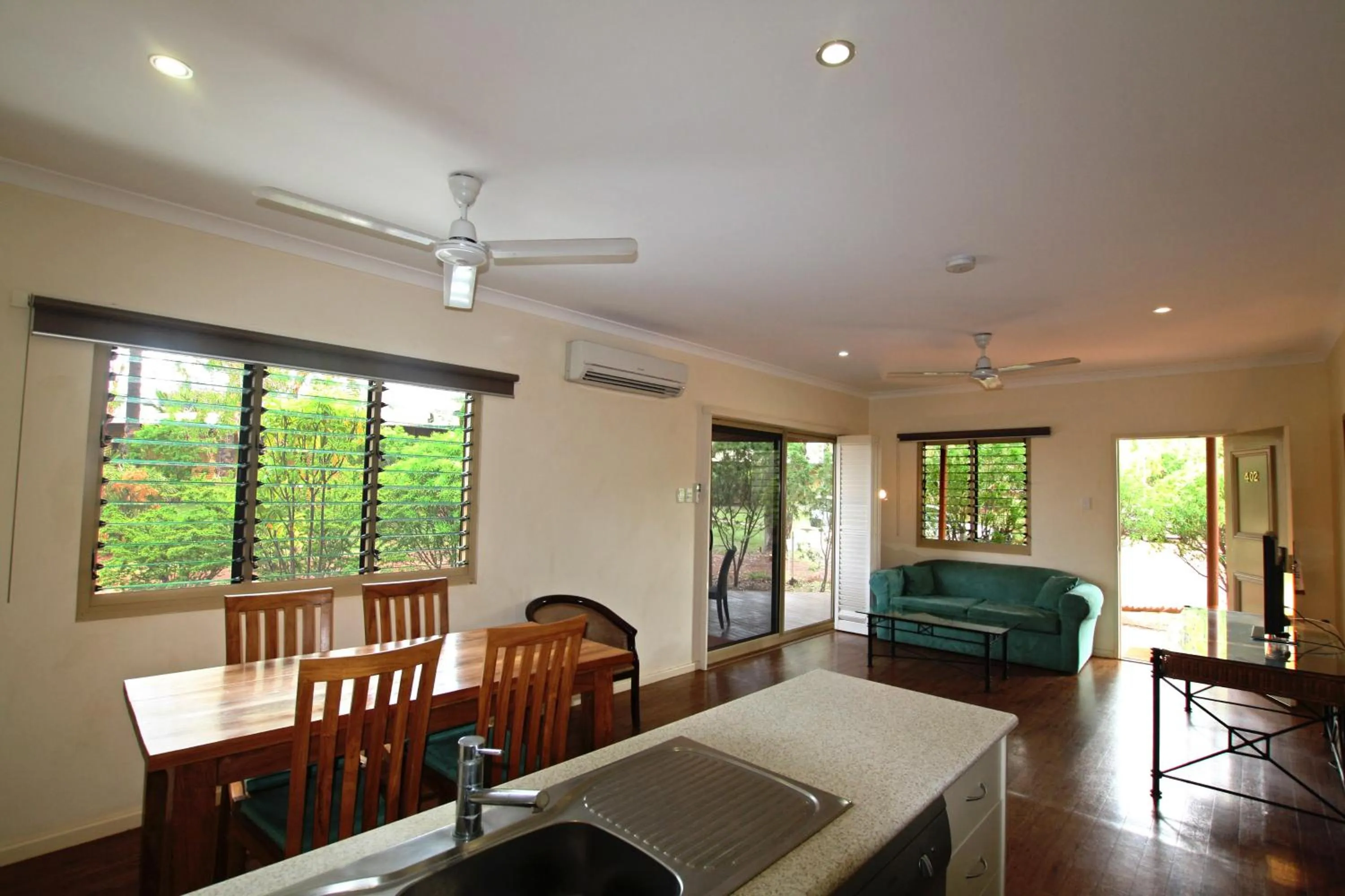 Living room in Kimberley Hotel