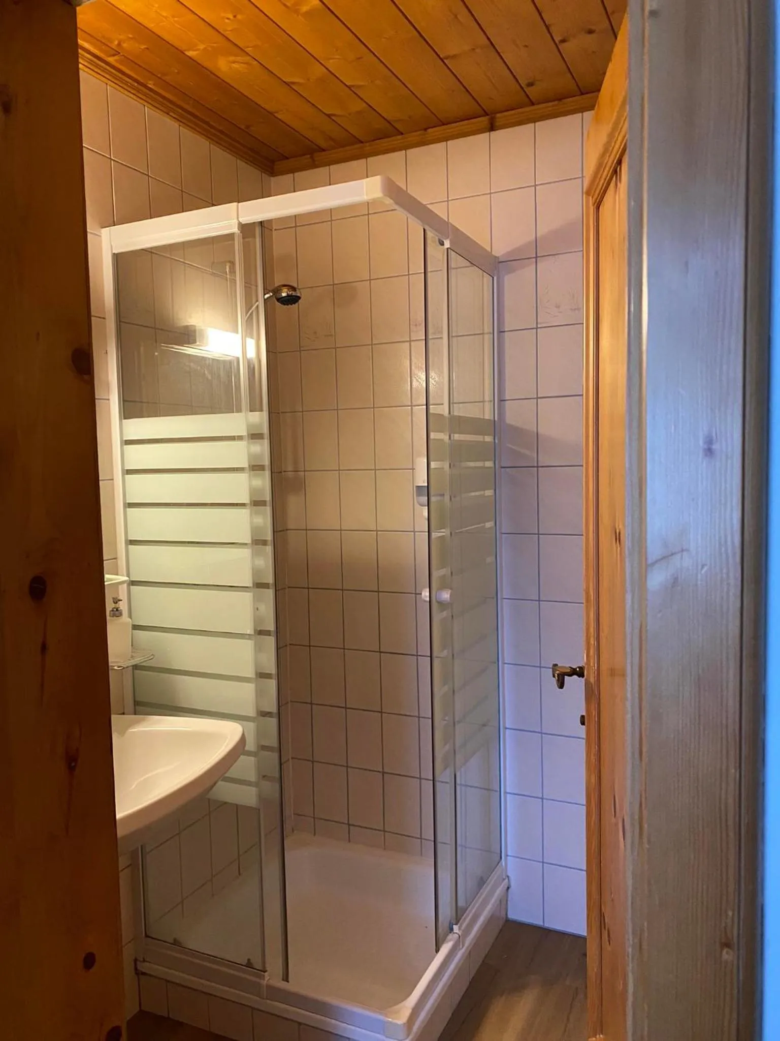 Shower in Hotel Aquamarin