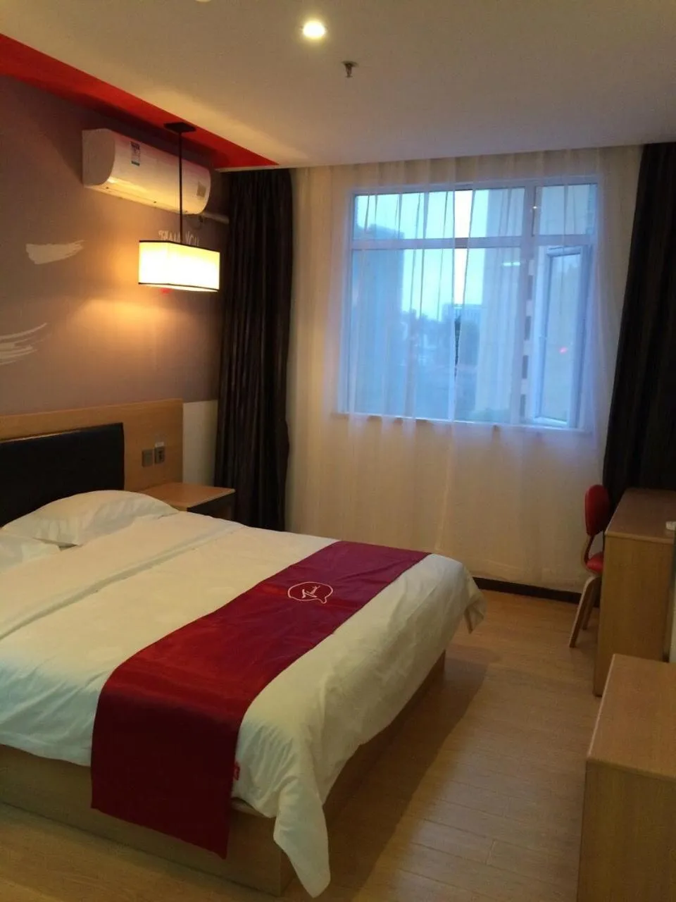 Bed in Thank Inn Chain Hotel Guangdong Shenzhen Longhua Qinghu Subway Station