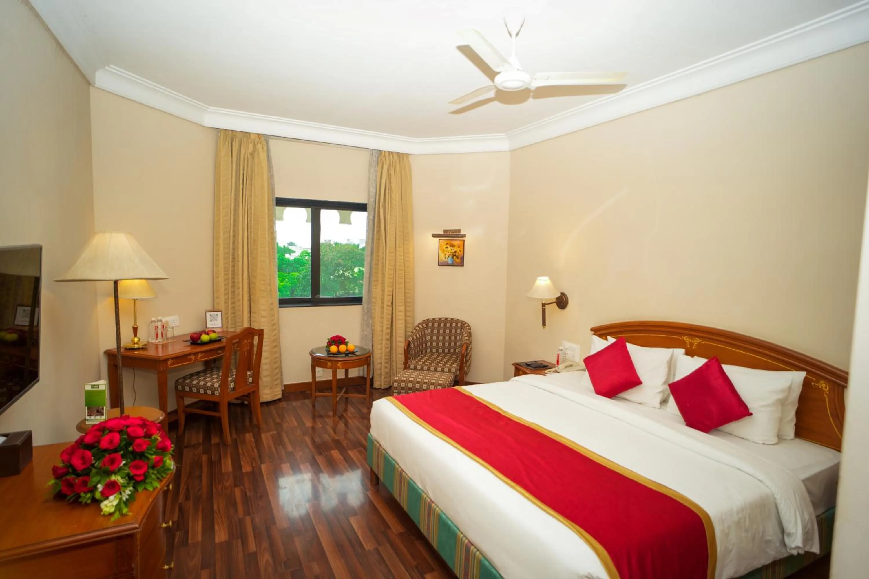 Bedroom, Bed in Ambassador Ajanta Hotel, Aurangabad