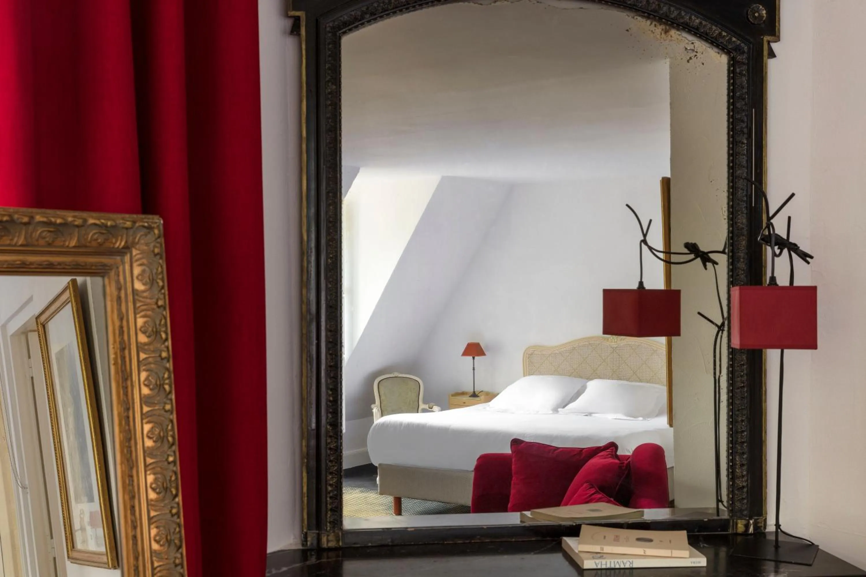 Bed in Hostellerie Du Château Les Muids