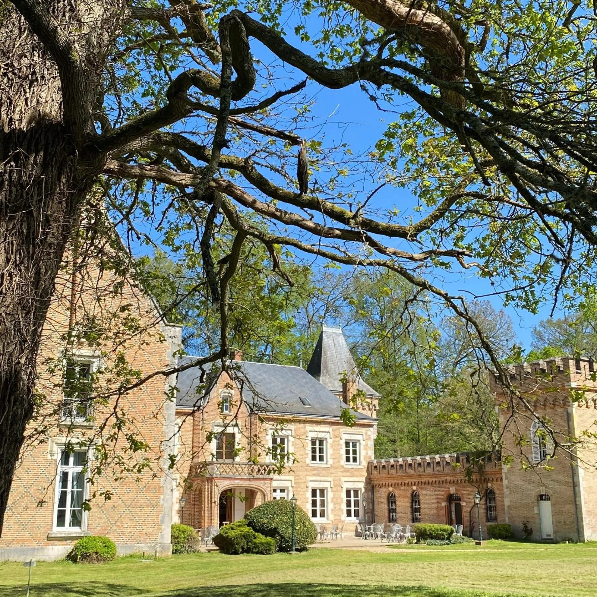 Property building in Hostellerie Du Château Les Muids